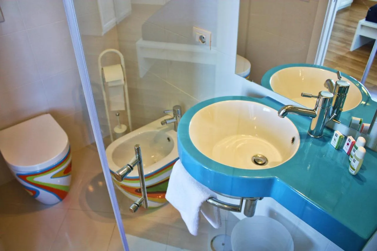 Bathroom in Capri Inn