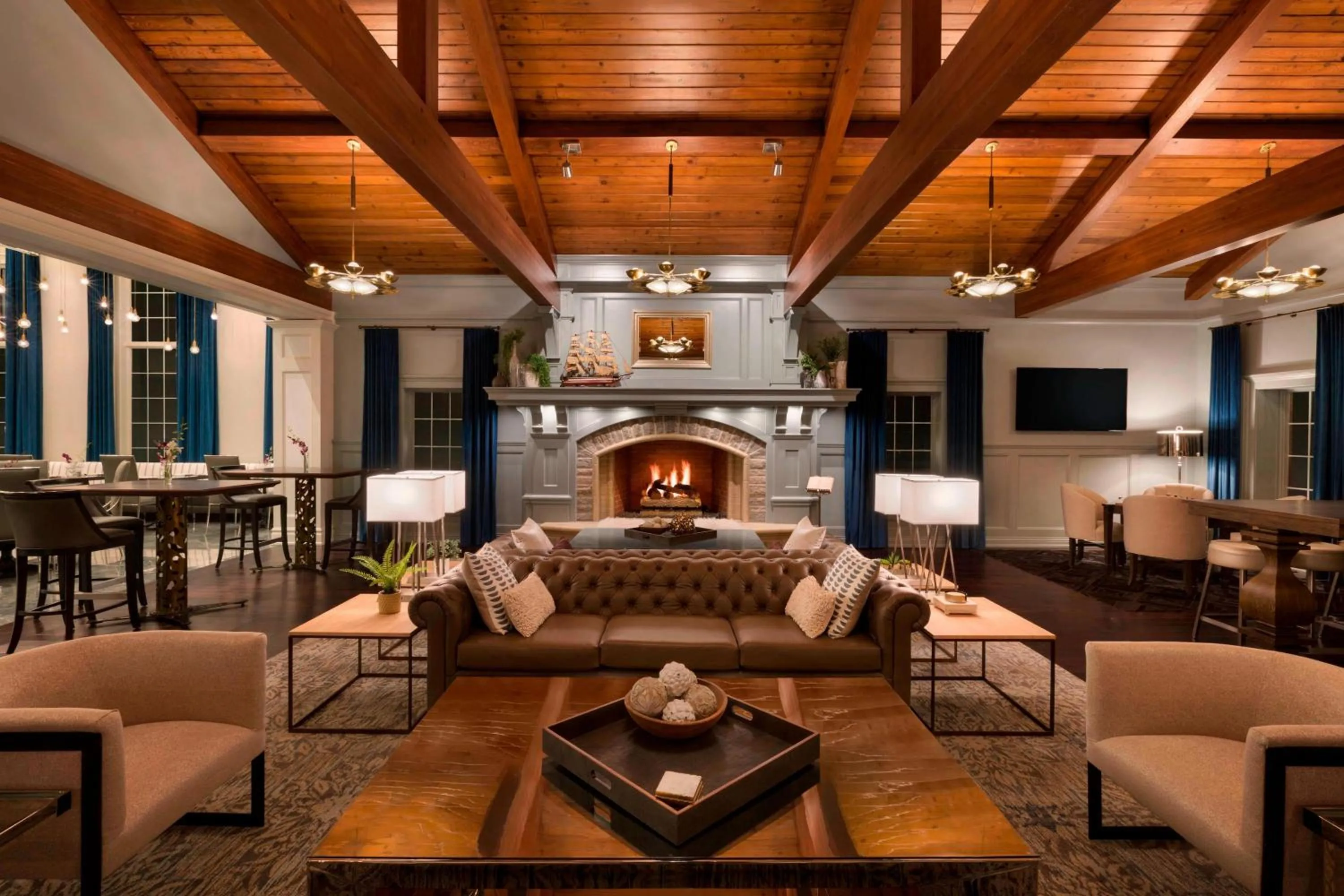 Lounge or bar in Reikart House Buffalo, a Tribute Portfolio Hotel