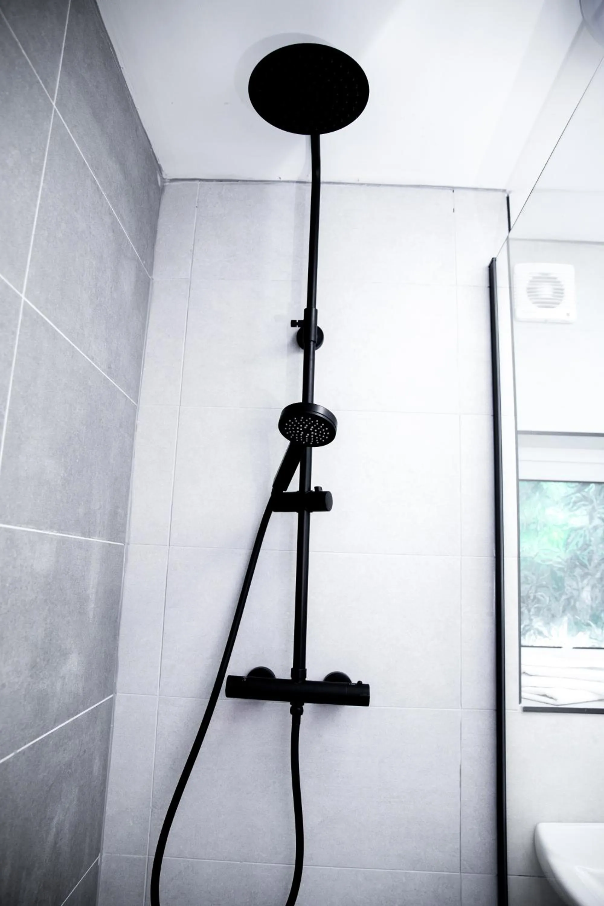 Shower in The Crooklands, BW Signature Collection