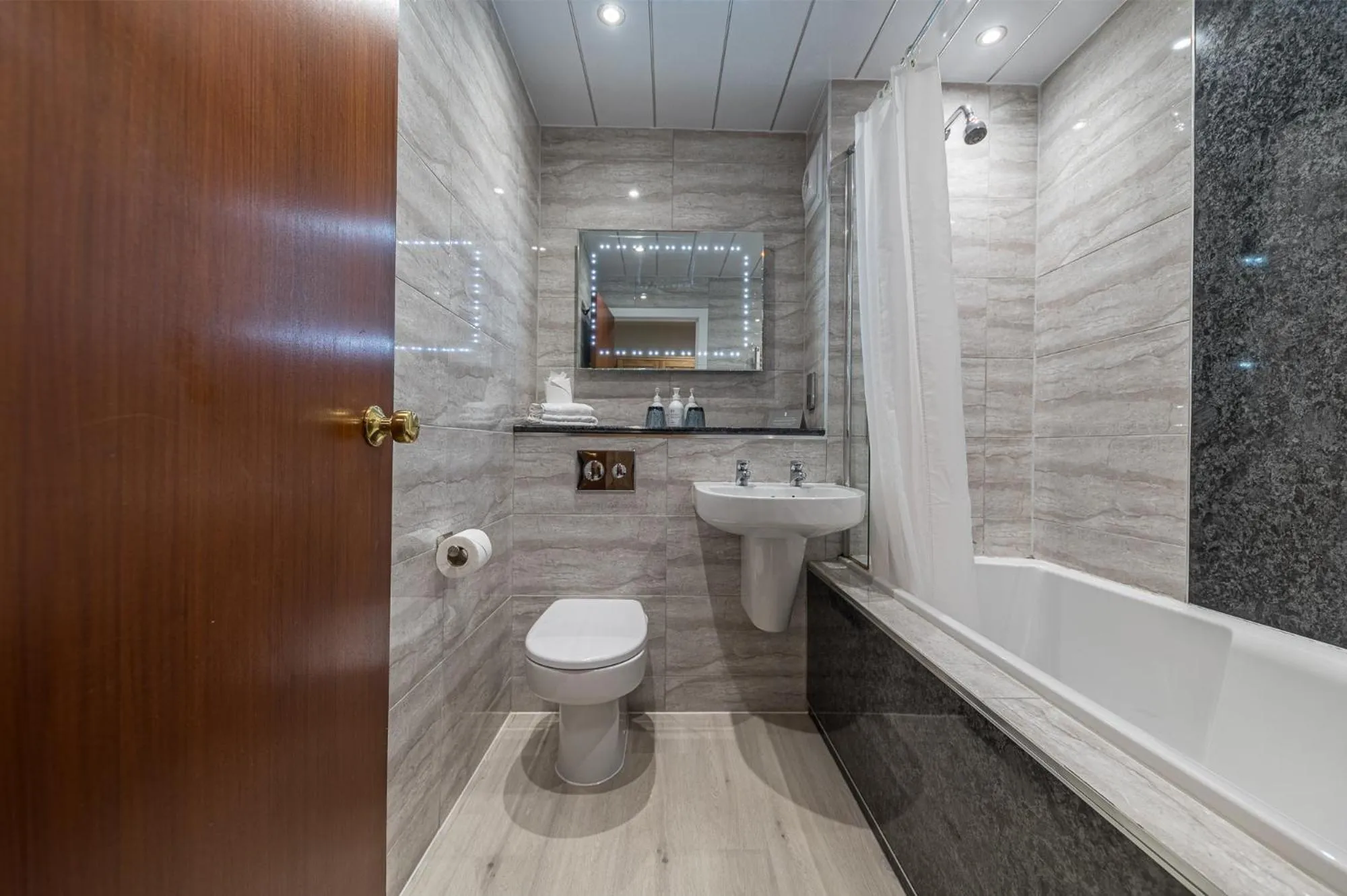 Bath in The Crooklands, BW Signature Collection