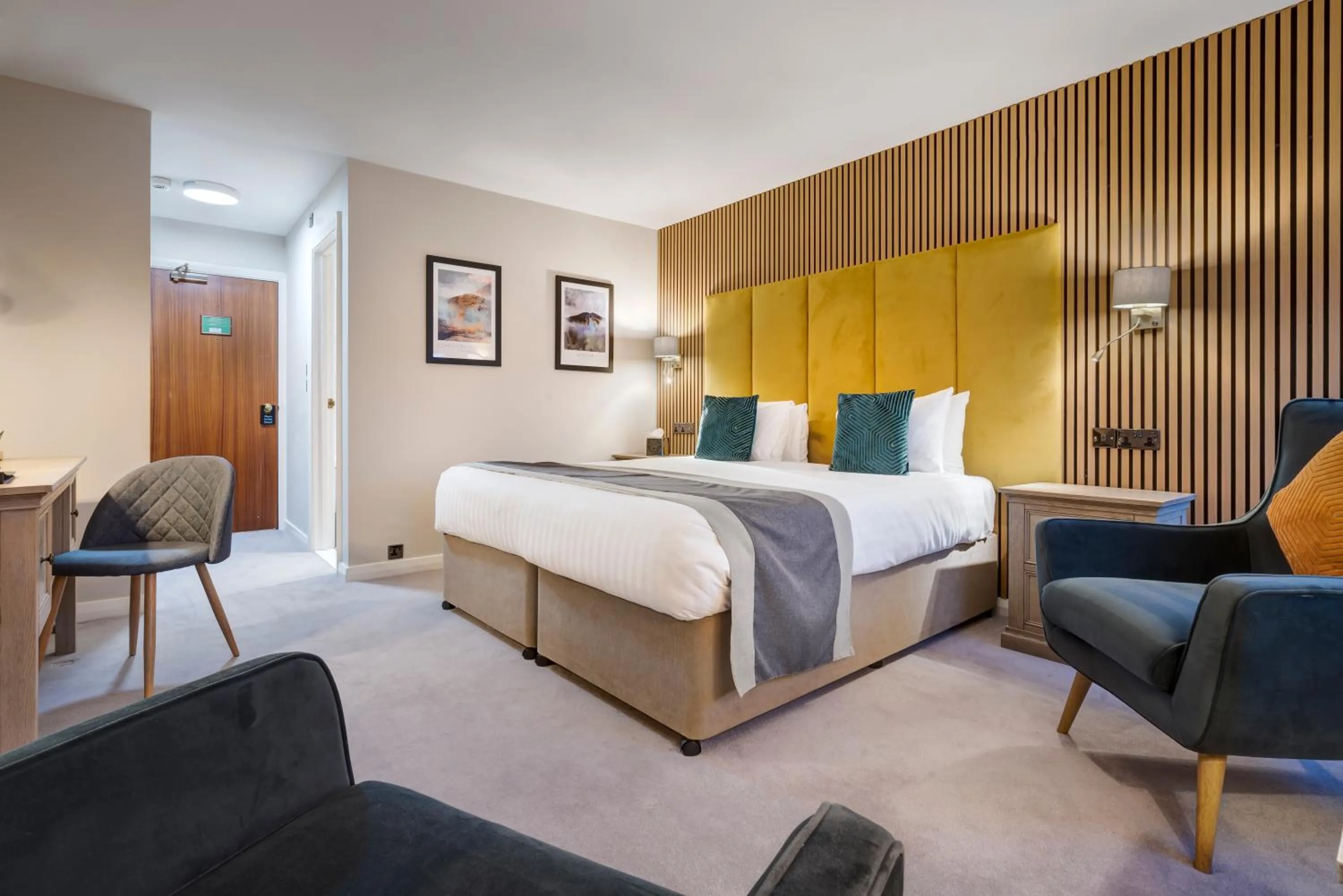 Photo of the whole room, Bed in The Crooklands, BW Signature Collection