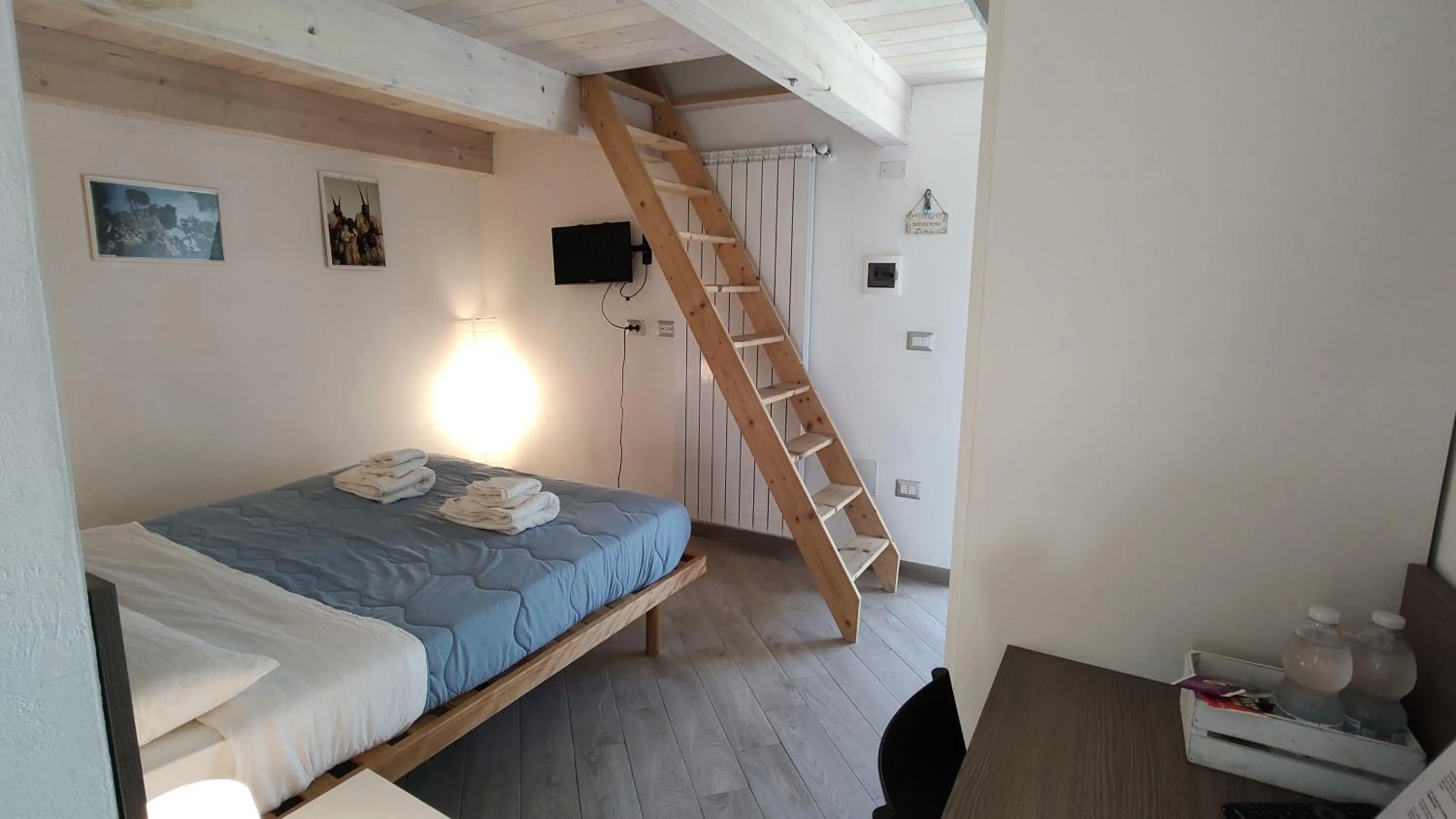 TV and multimedia, Bed in Memento