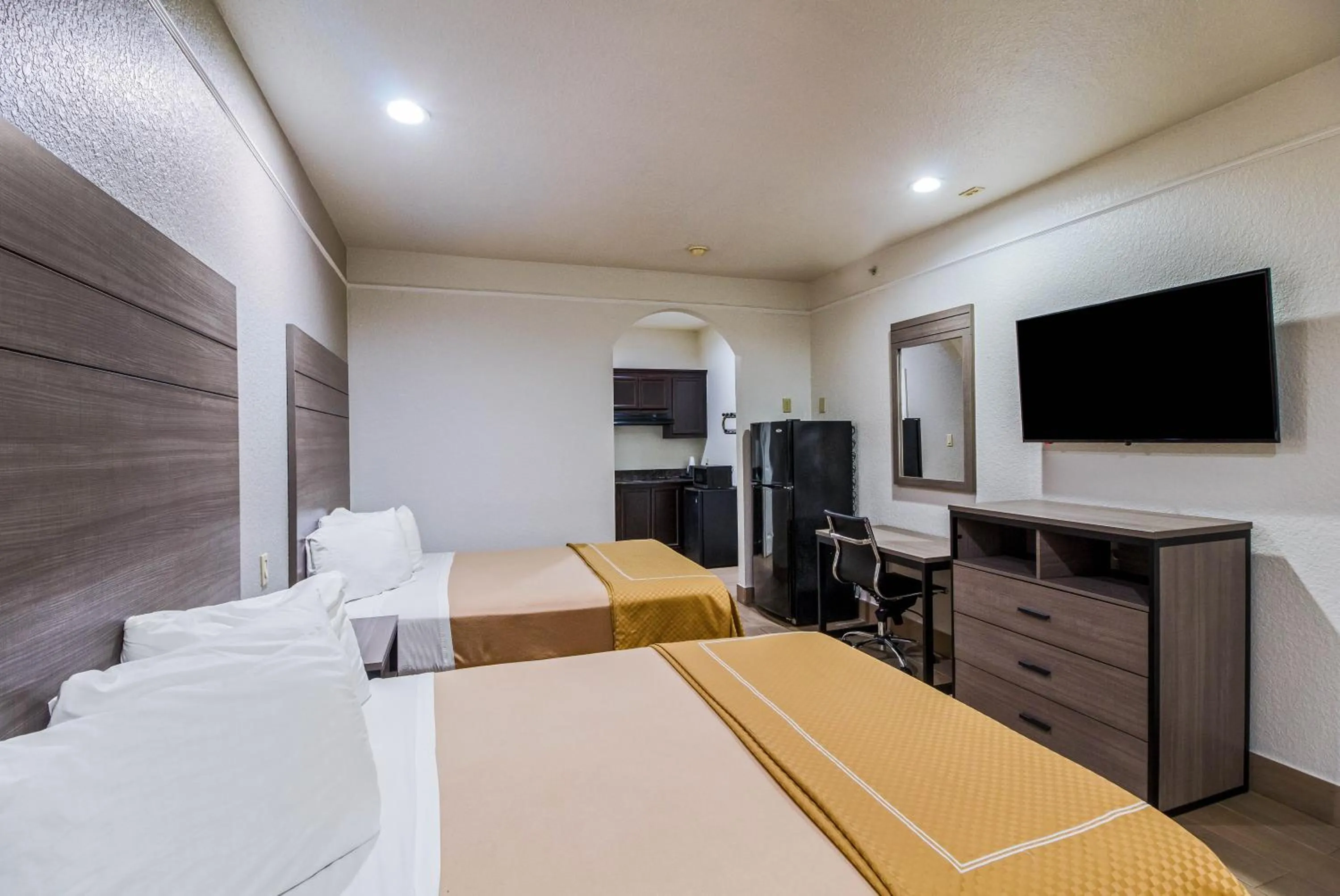 Bedroom, Bed in Scottish Inn and Suites Baytown Tx