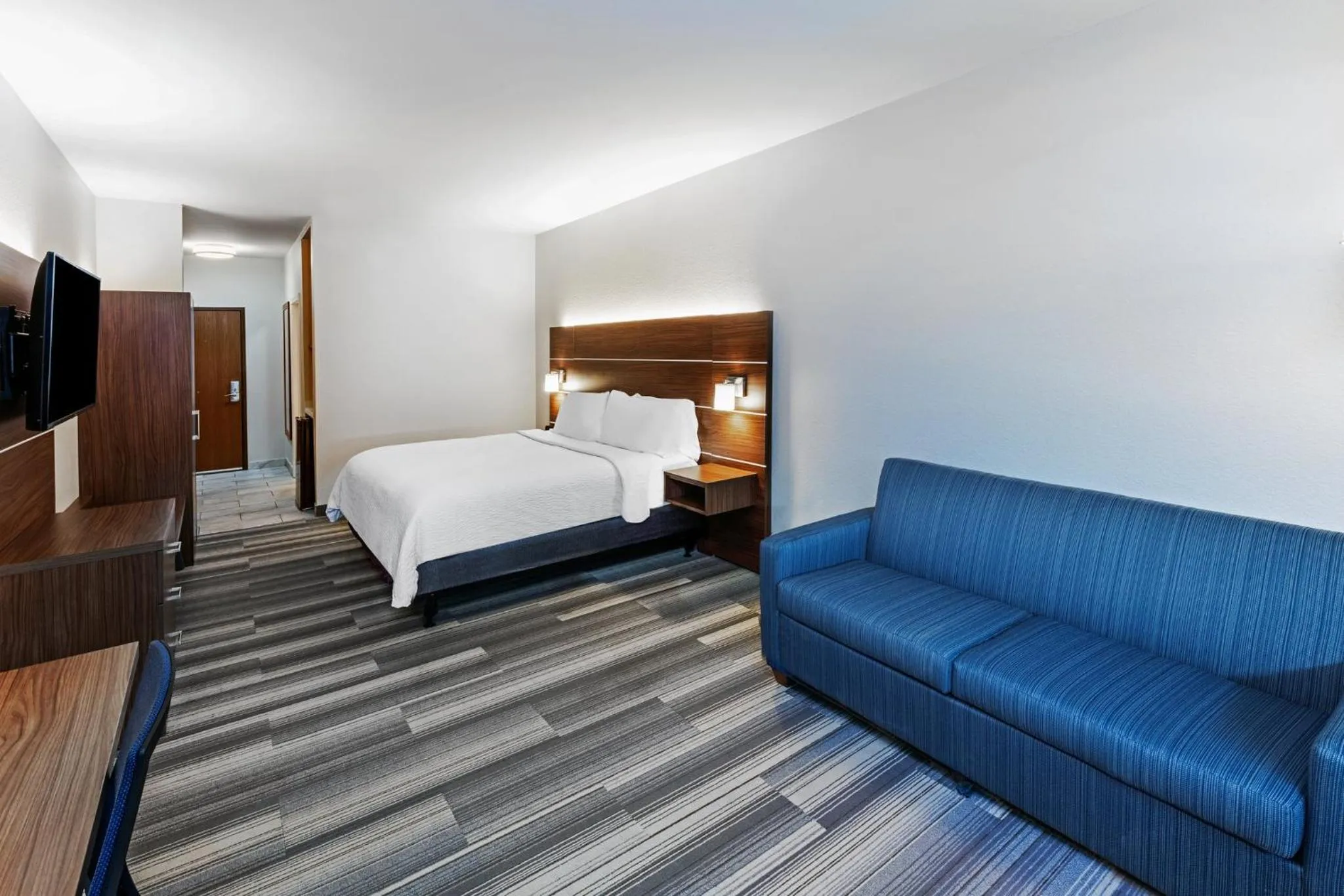 Photo of the whole room, Bed in Holiday Inn Express & Suites Del Rio by IHG