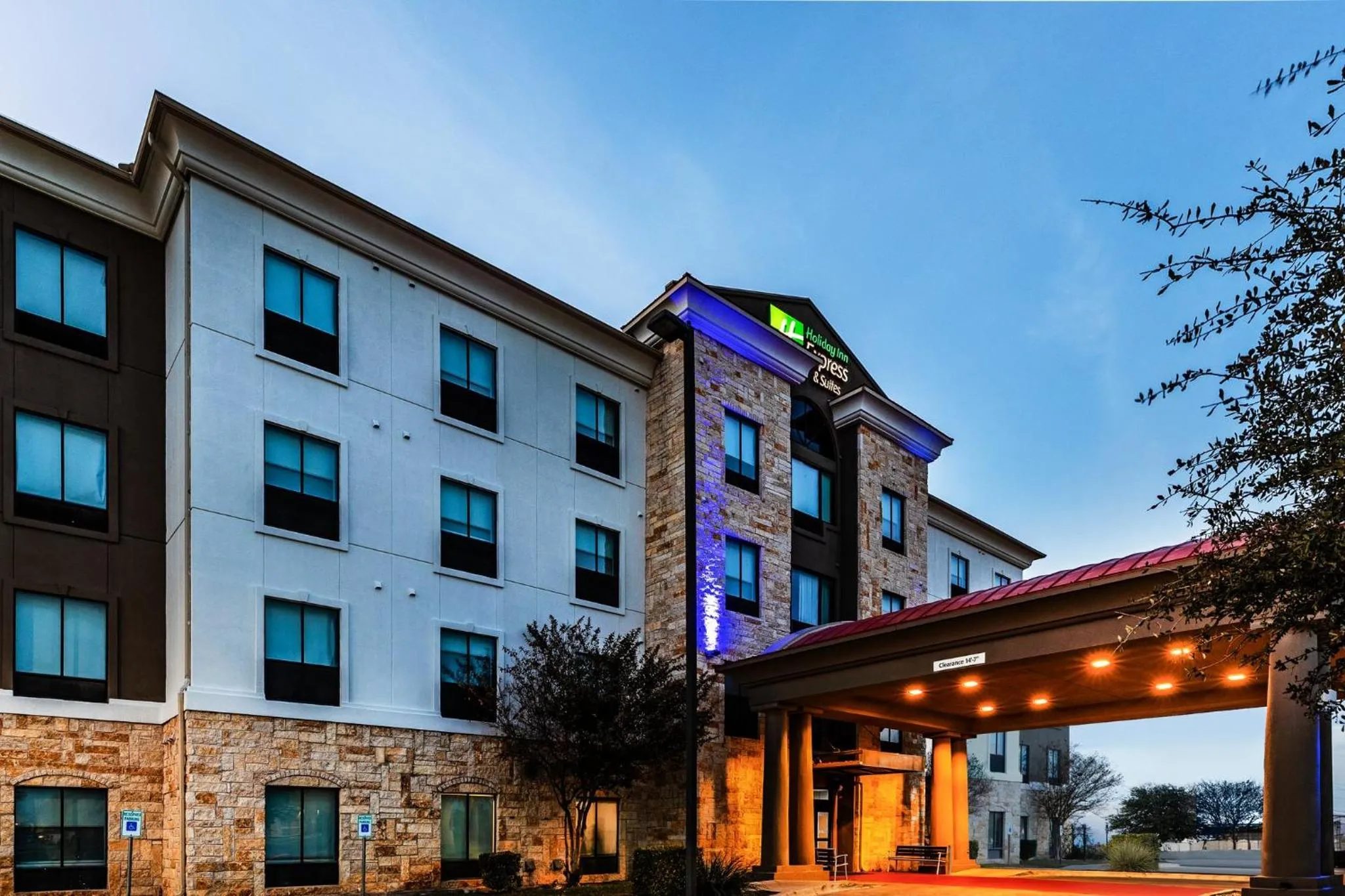 Property building in Holiday Inn Express & Suites Del Rio by IHG