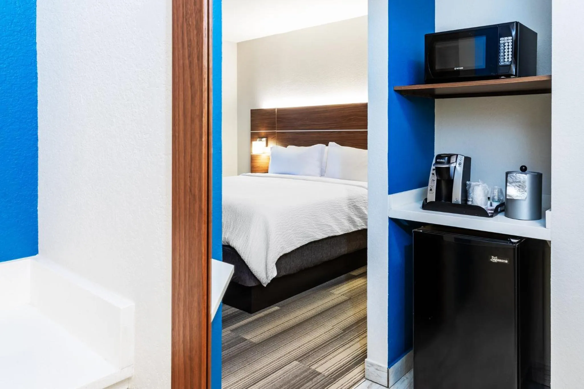 Photo of the whole room, Bed in Holiday Inn Express & Suites Del Rio by IHG