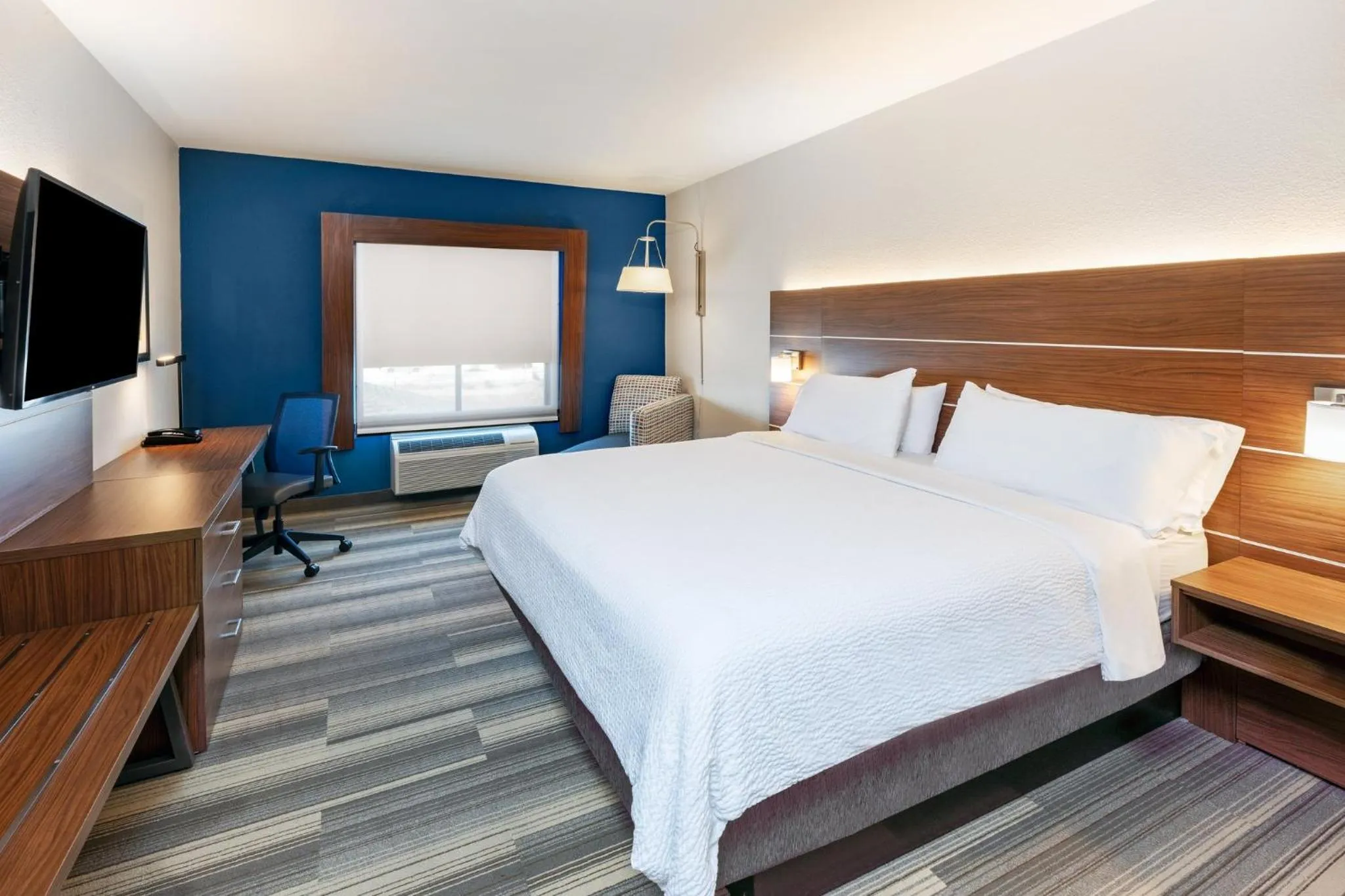Photo of the whole room, Bed in Holiday Inn Express & Suites Del Rio by IHG