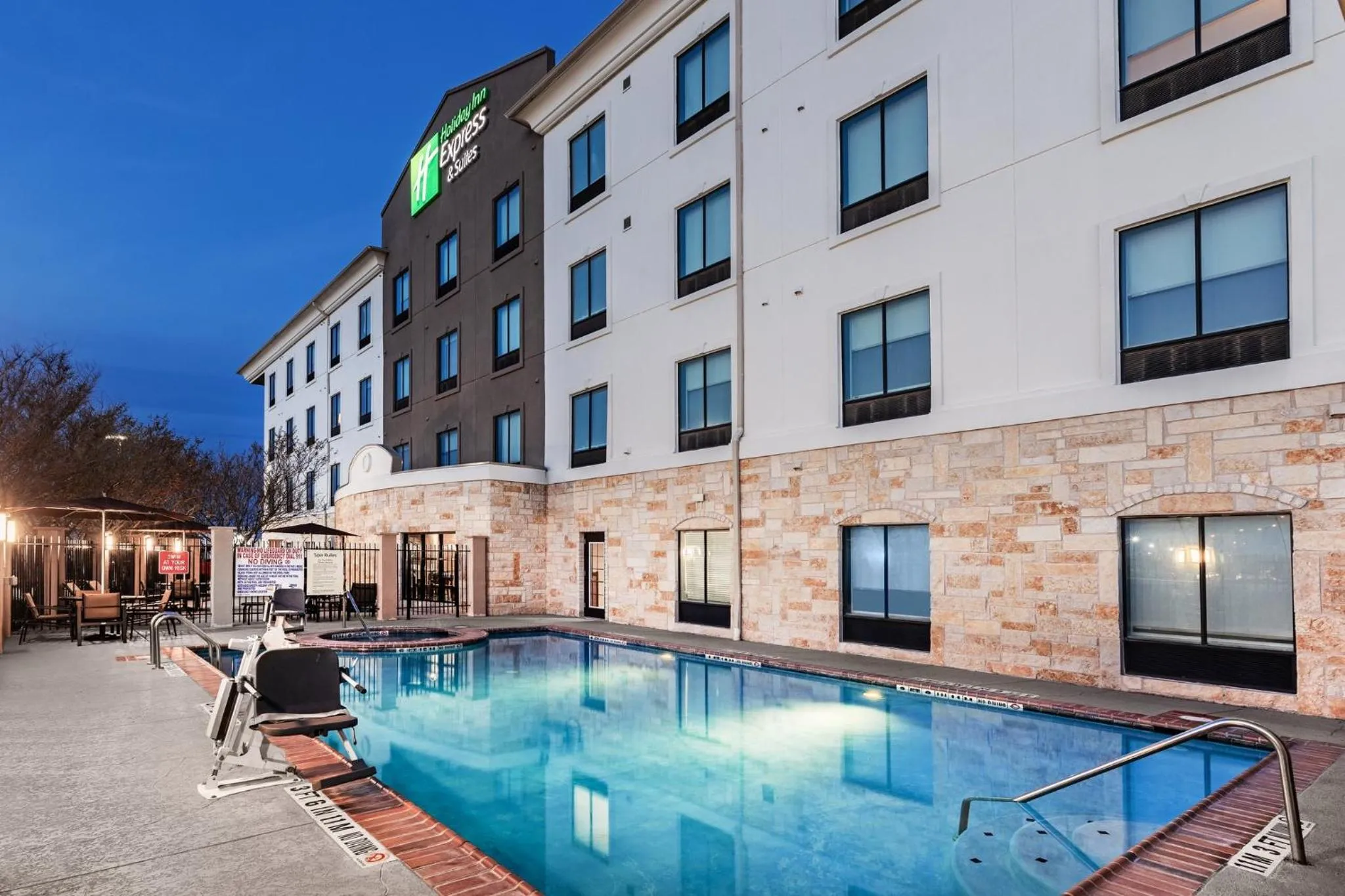 Swimming pool in Holiday Inn Express & Suites Del Rio by IHG