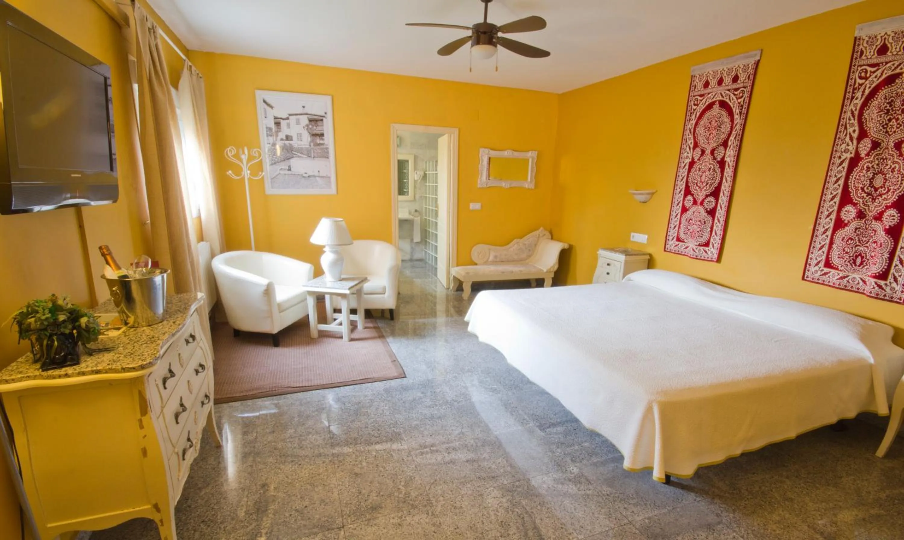 Photo of the whole room, Bed in Hostal Nueva Andalucia