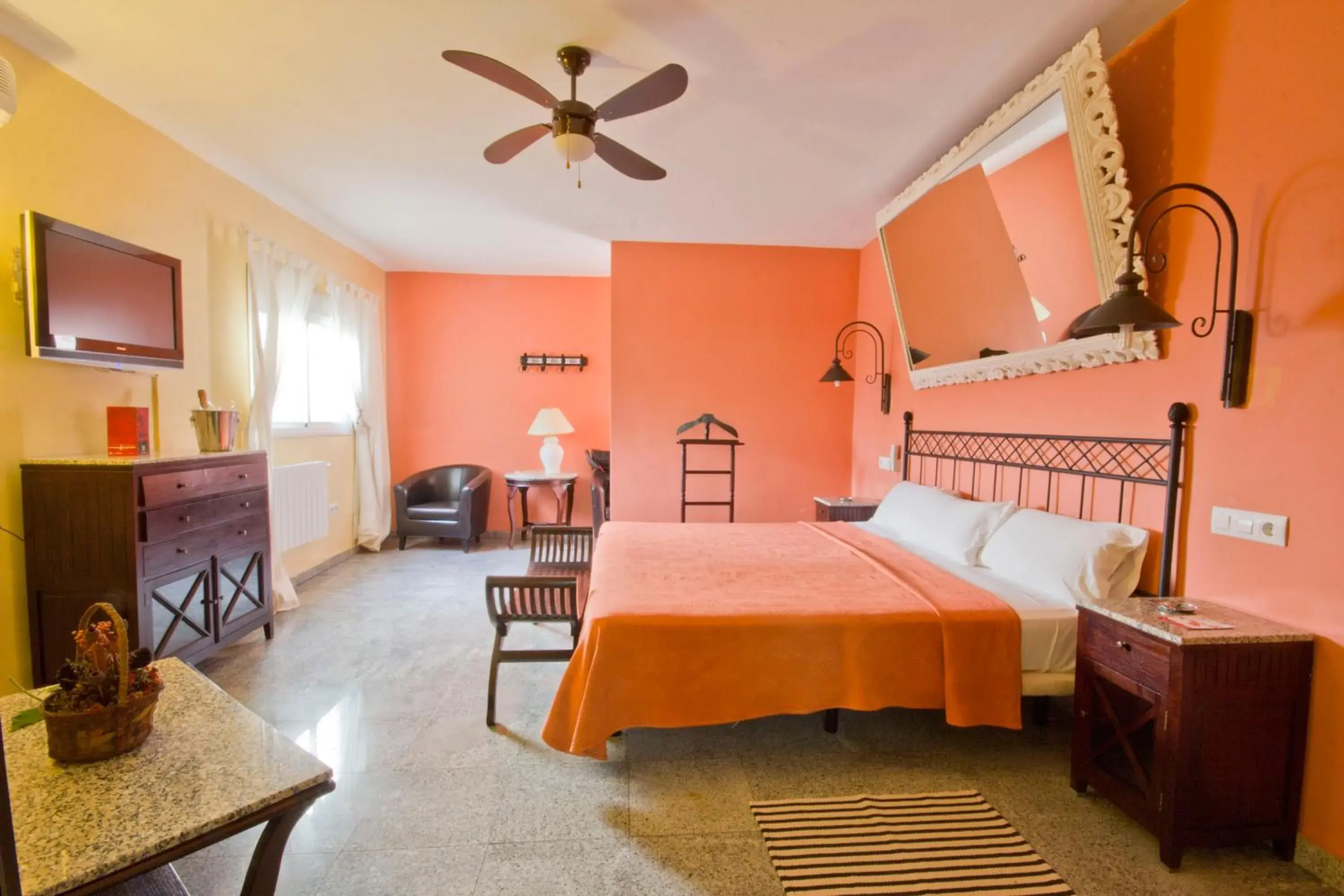 King Suite with Whirlpool in Hostal Nueva Andalucia King Suite with Whirlpool in Hostal Nueva Andalucia