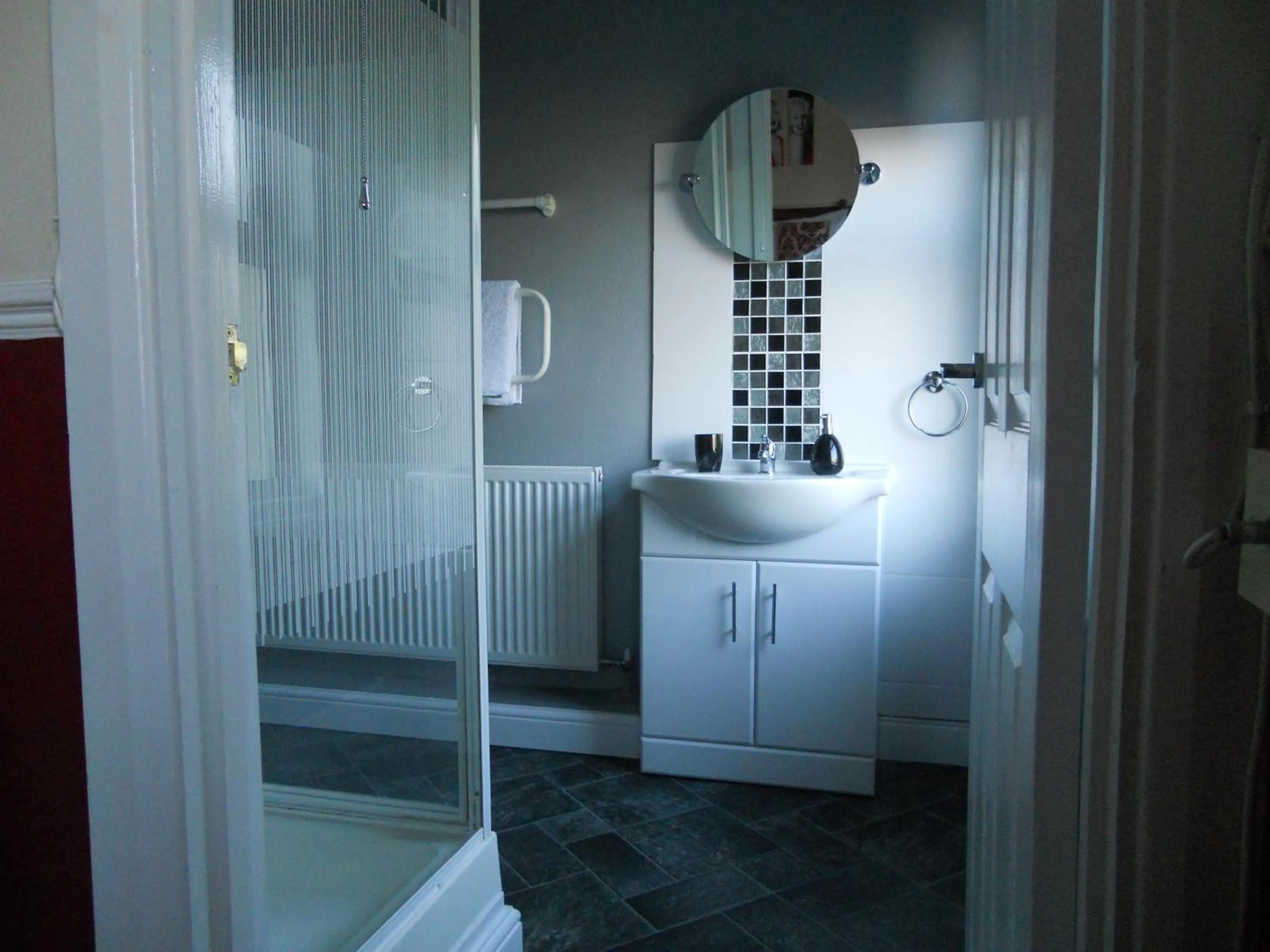 Shower in All Seasons Guest House