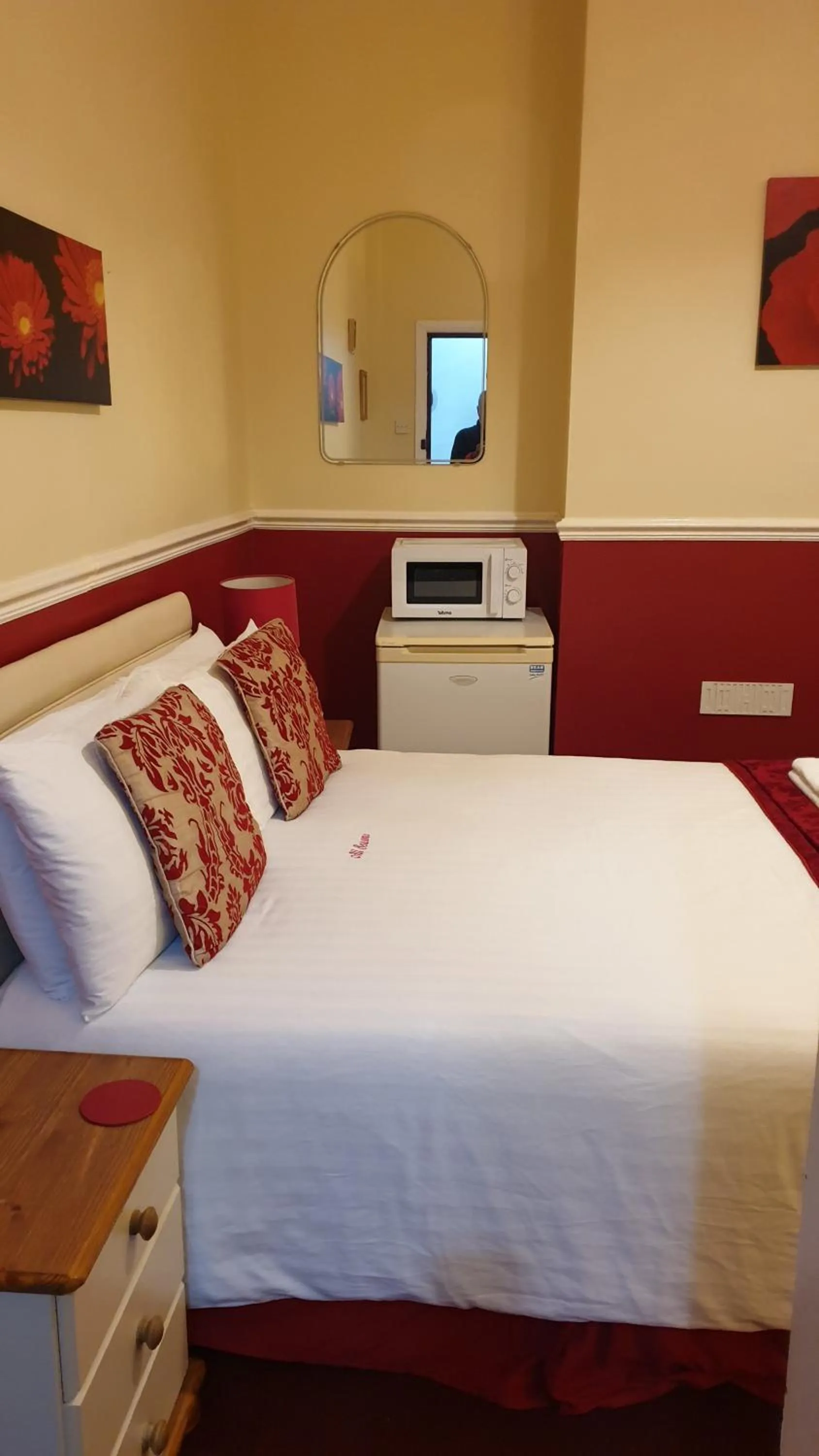 Bedroom, Bed in All Seasons Guest House