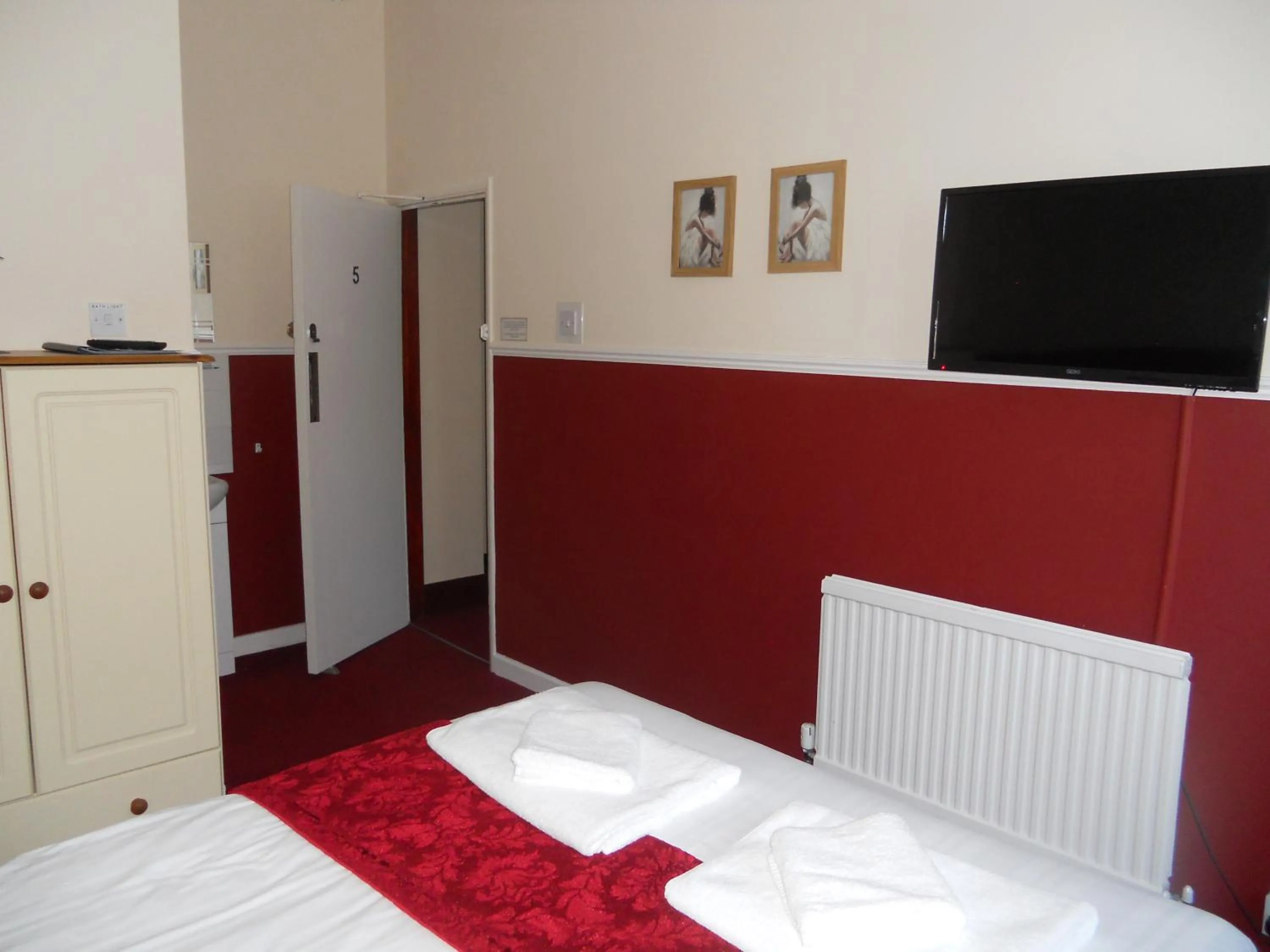 TV and multimedia, Bed in All Seasons Guest House