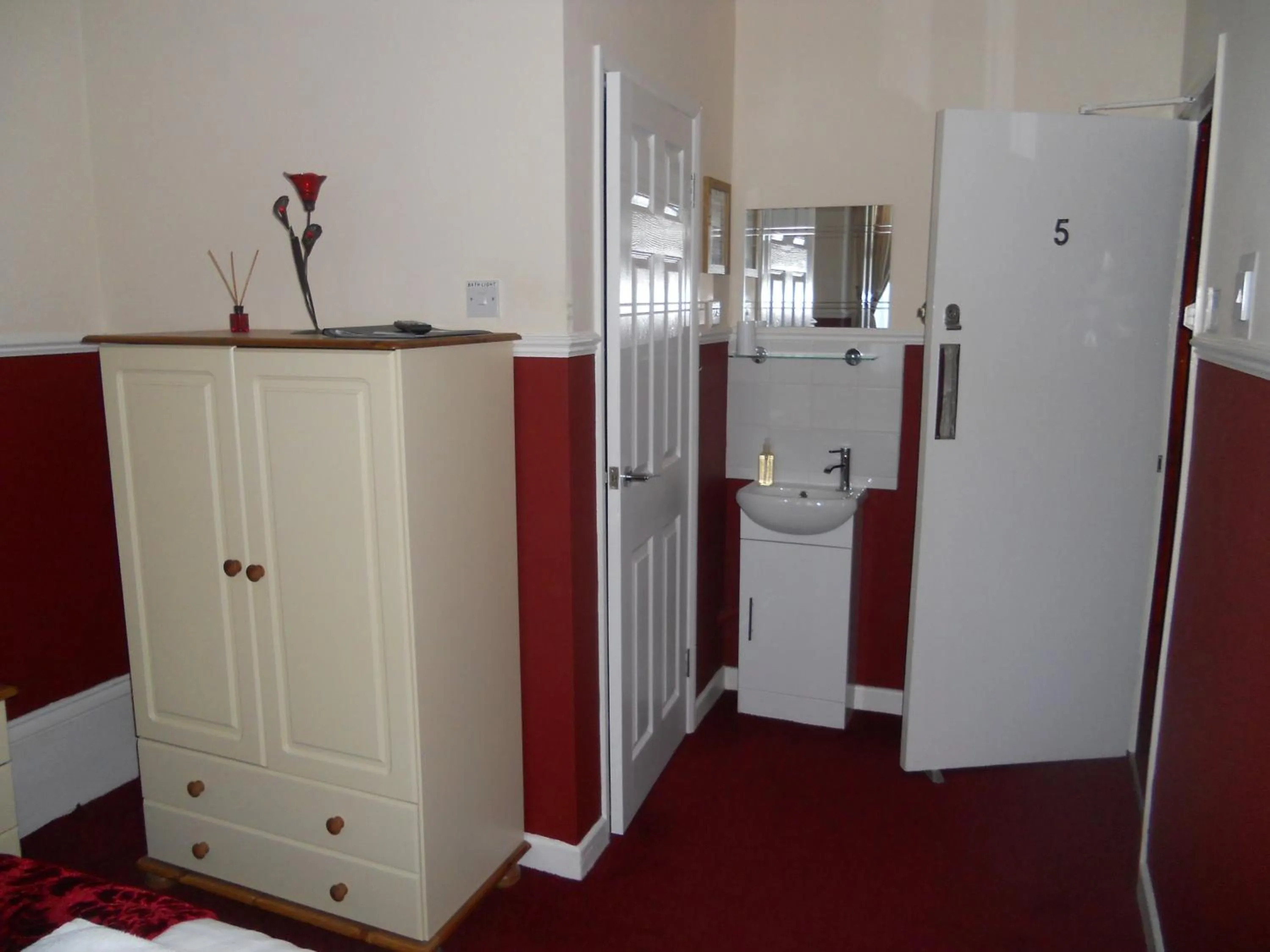 Bedroom in All Seasons Guest House