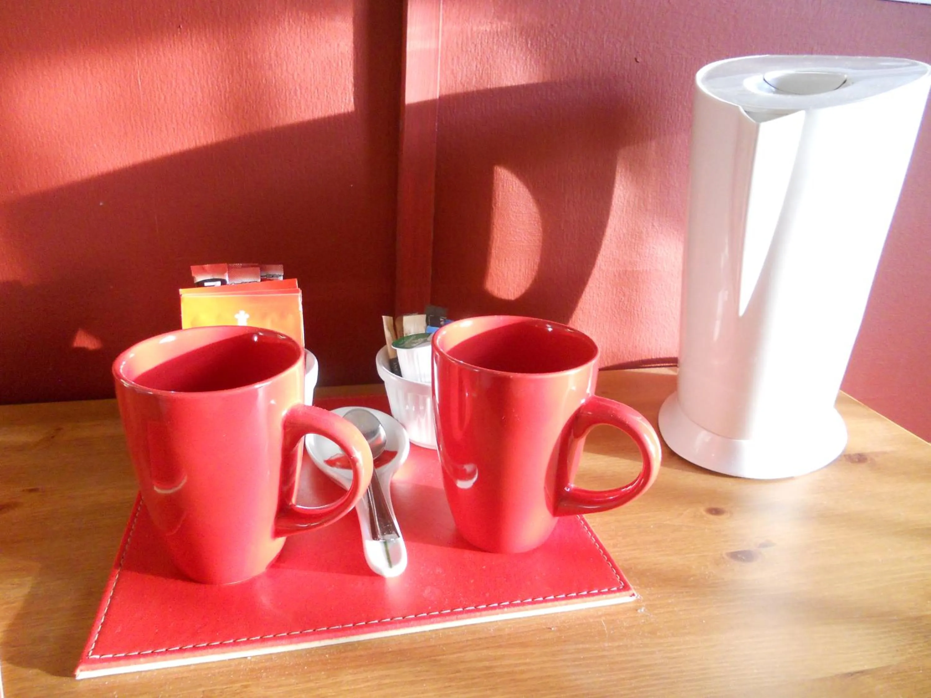Coffee/tea facilities in All Seasons Guest House