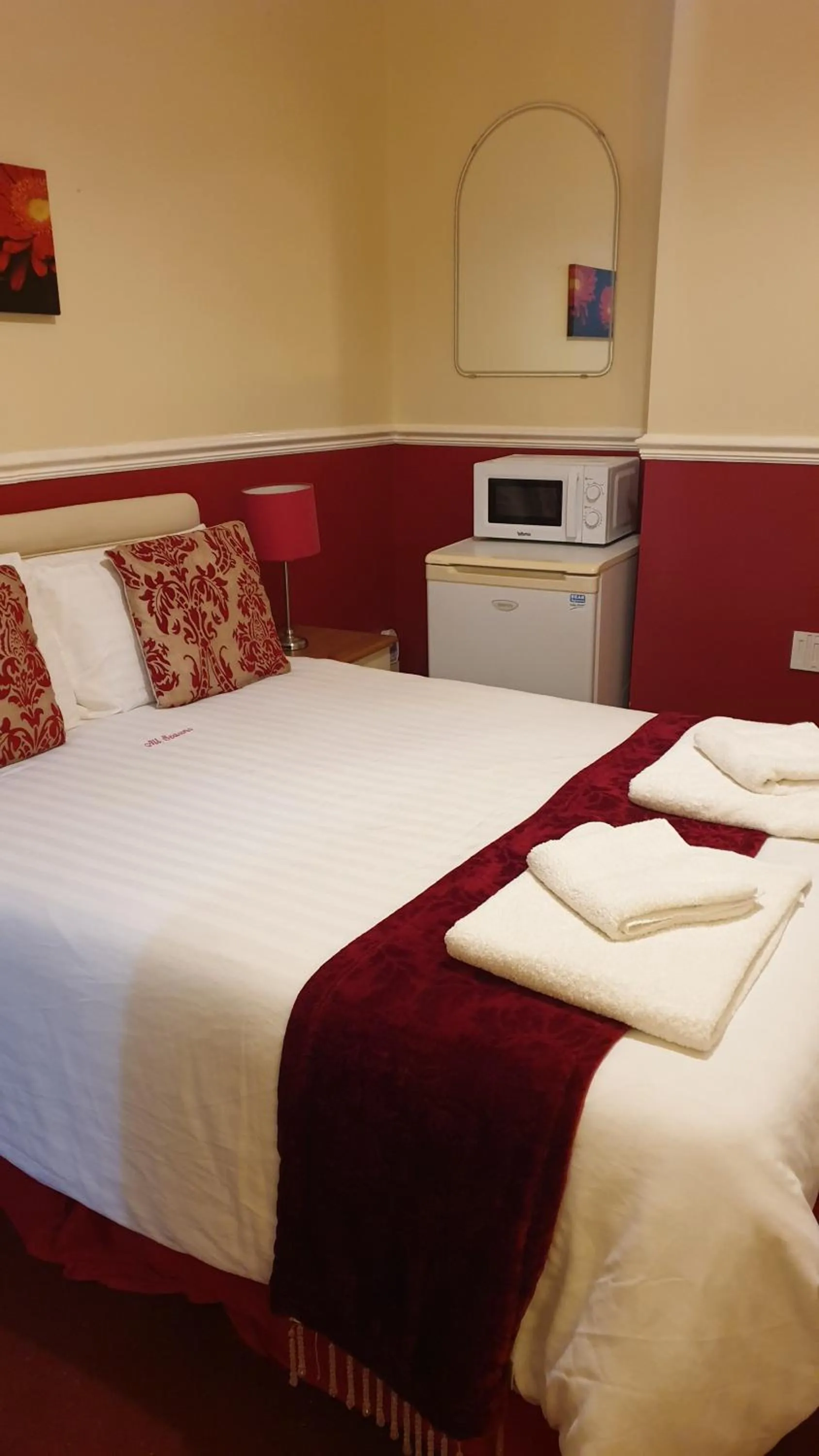 Bedroom, Bed in All Seasons Guest House