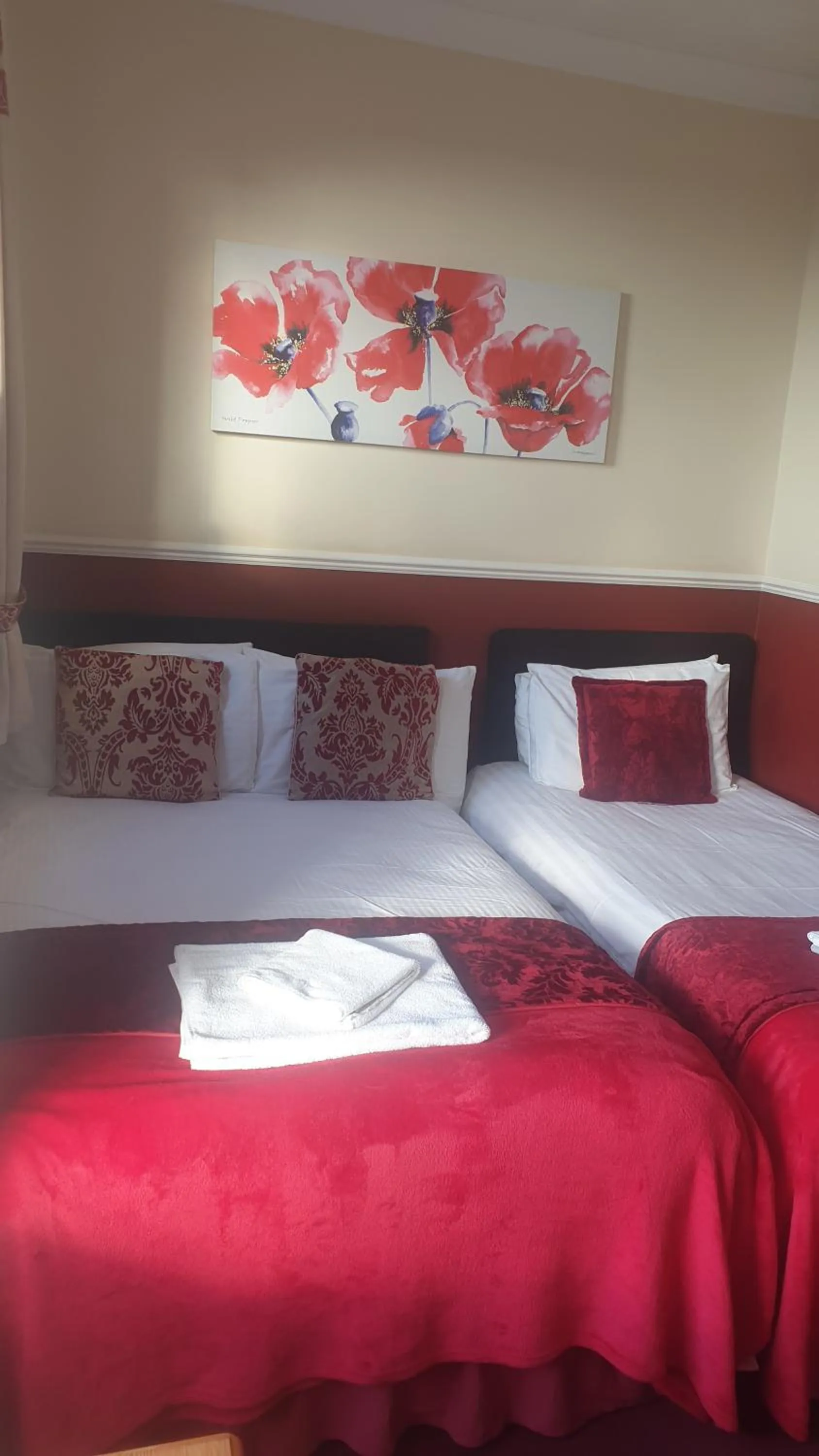 Photo of the whole room, Bed in All Seasons Guest House