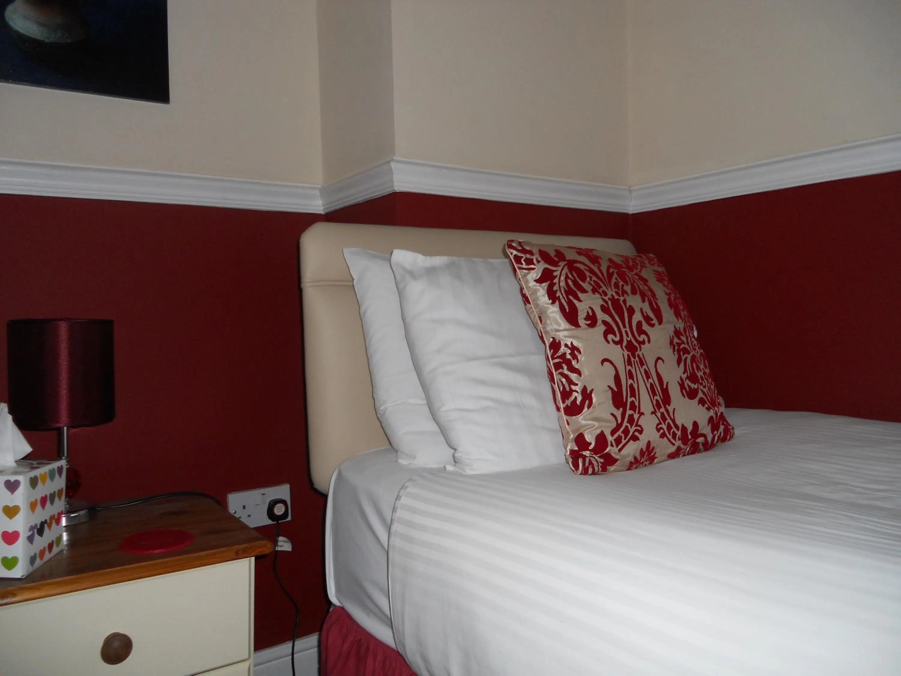 Bedroom, Bed in All Seasons Guest House