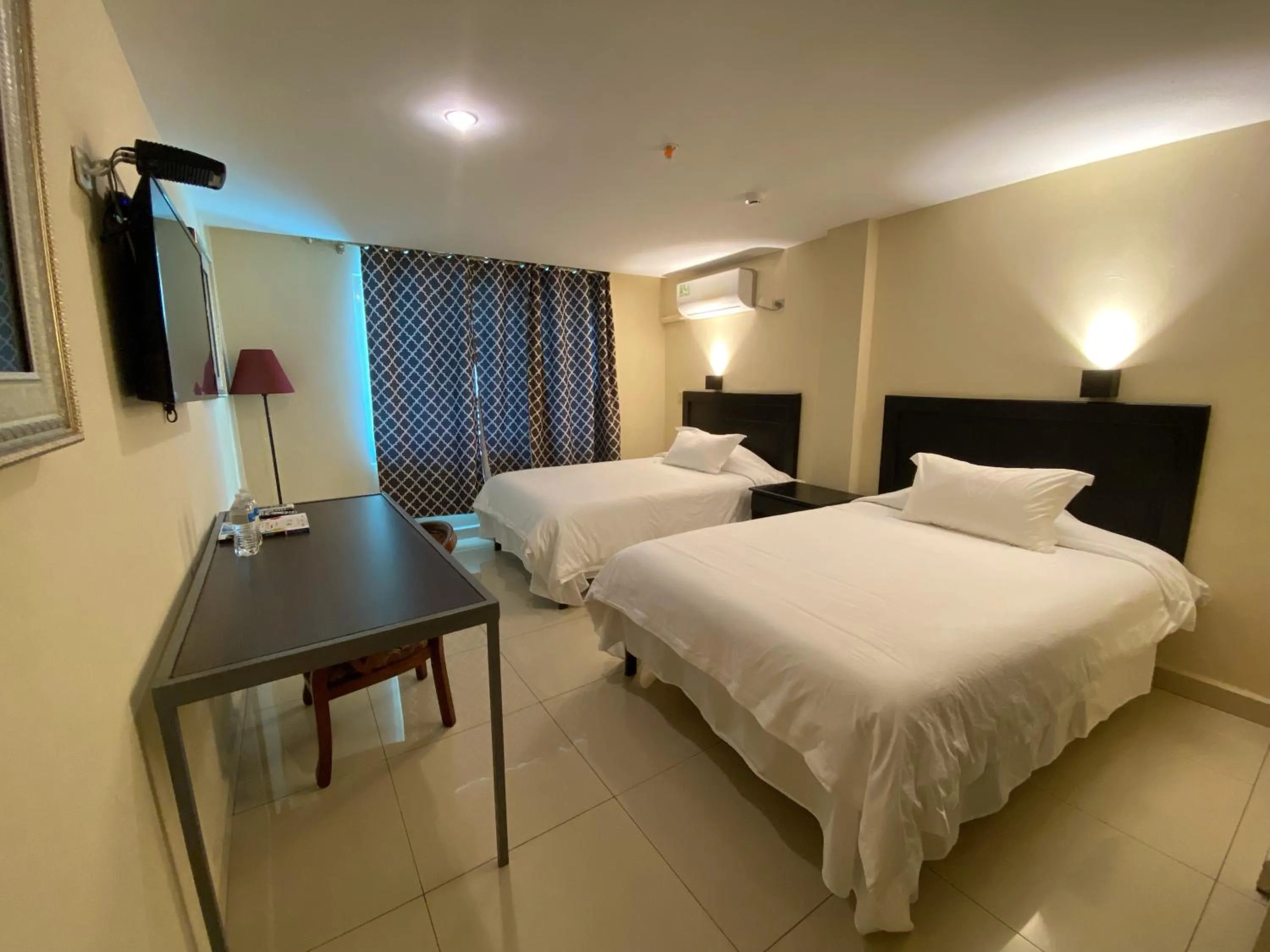 Bed in Hotel F Sur Inn