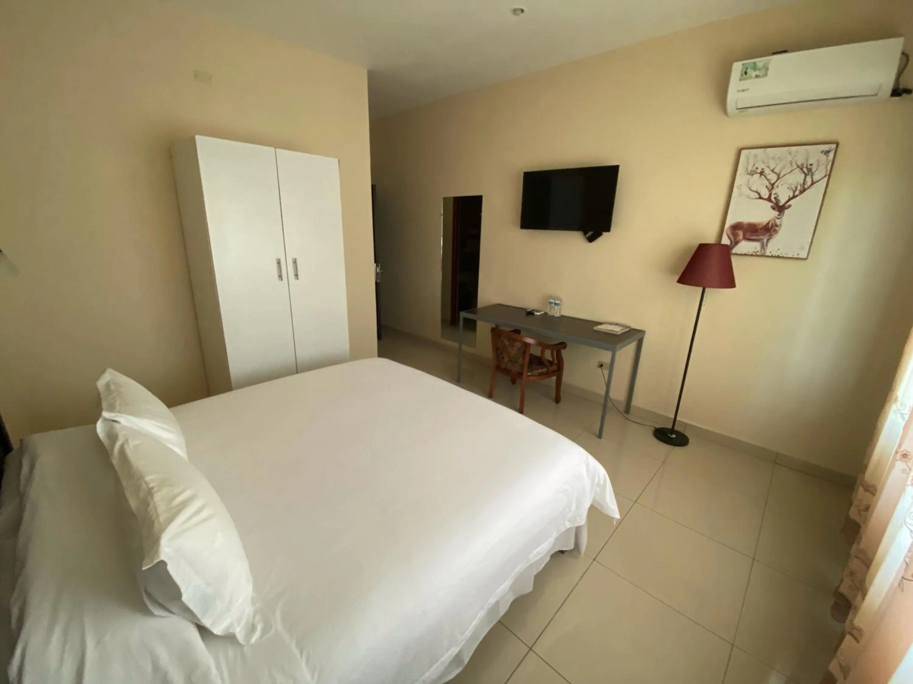 Communal lounge/ TV room, Bed in Hotel F Sur Inn