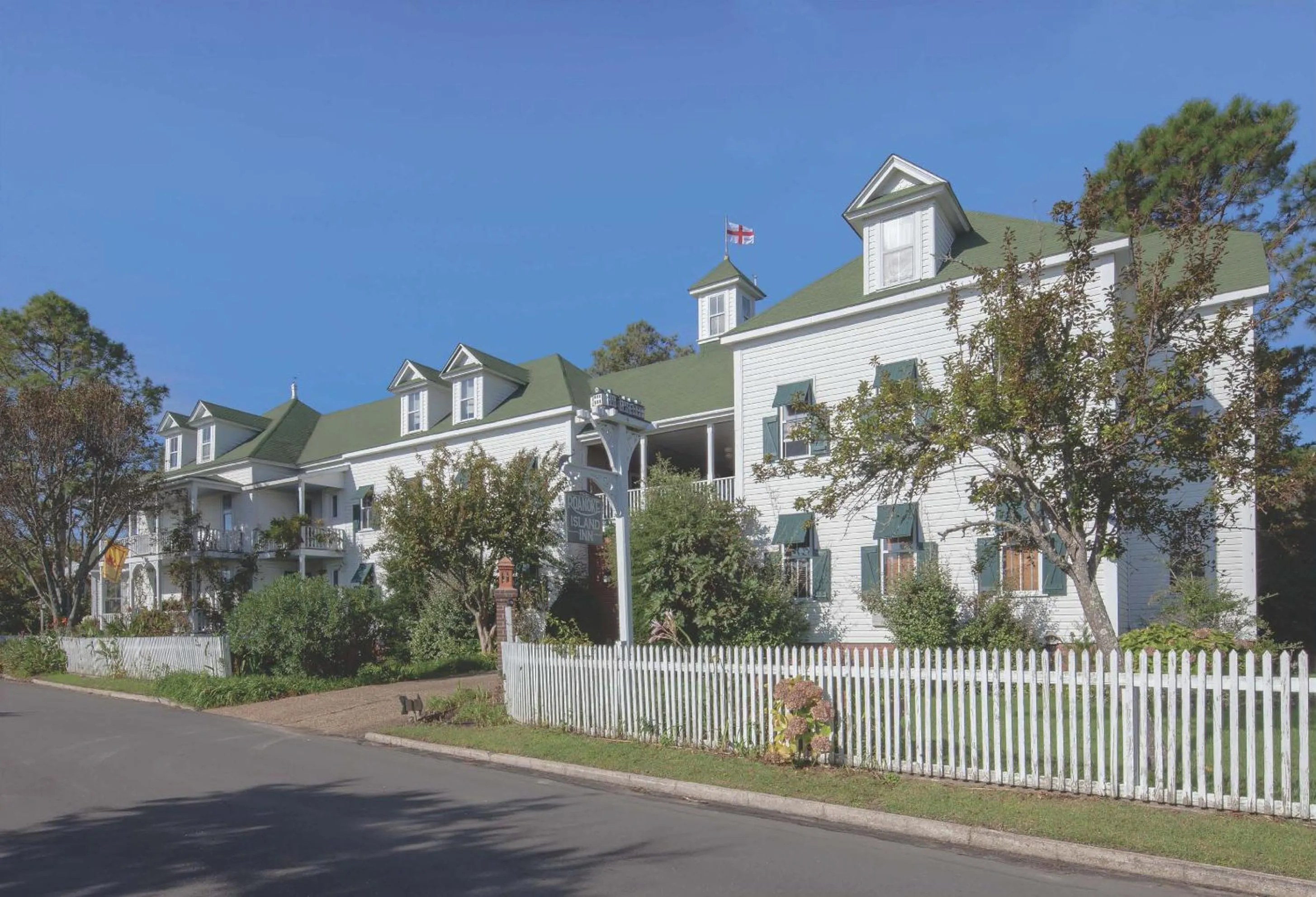 Facade/entrance in Roanoke Island Inn
