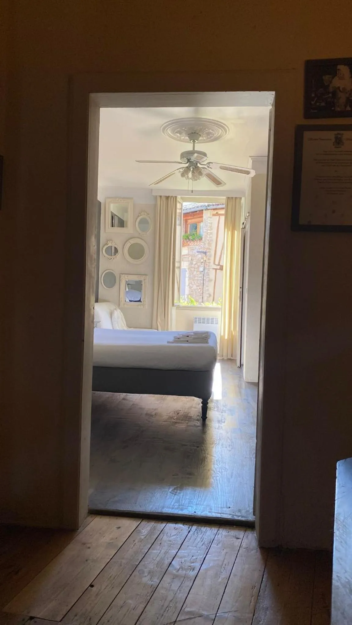 Photo of the whole room, Bed in La Maison au Puits