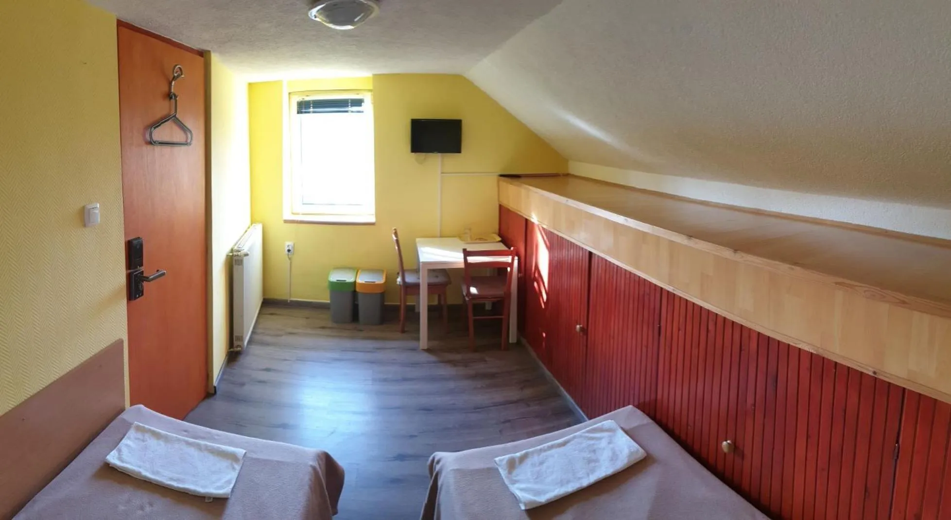 Photo of the whole room, Bed in Jáde Panzió