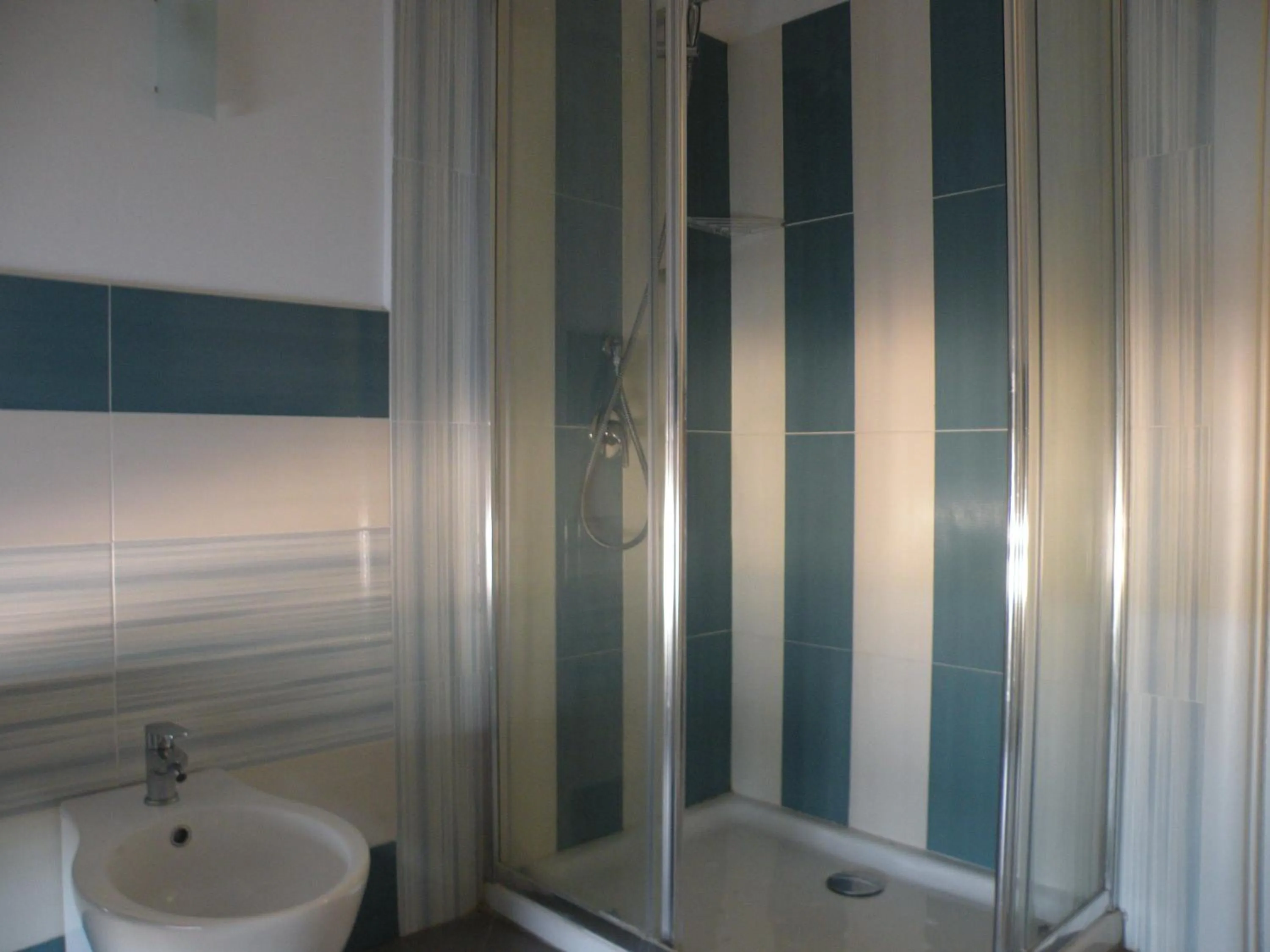 Shower in Hotel La Cavalera