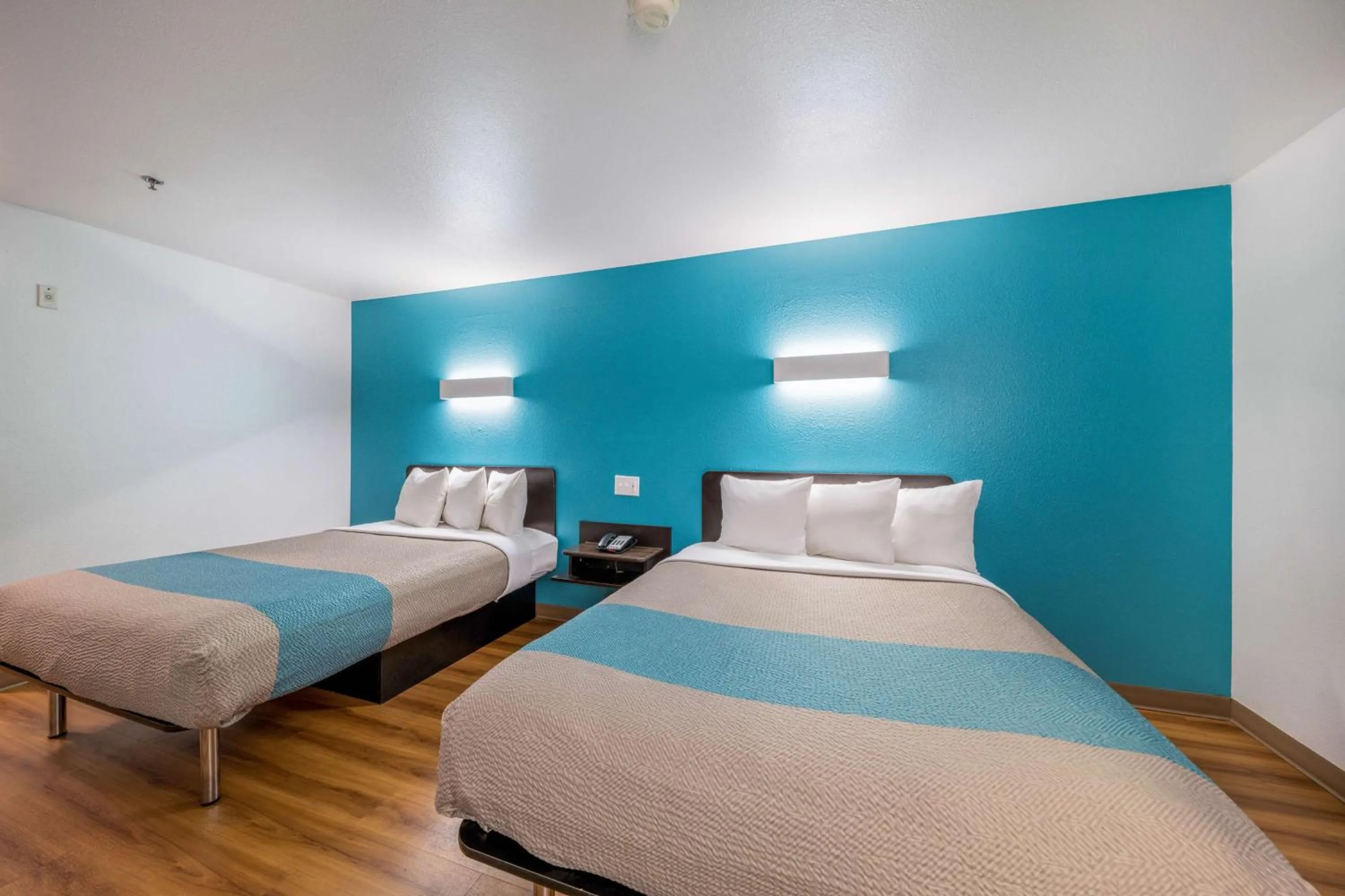 Photo of the whole room, Bed in Motel 6-Decatur, TX