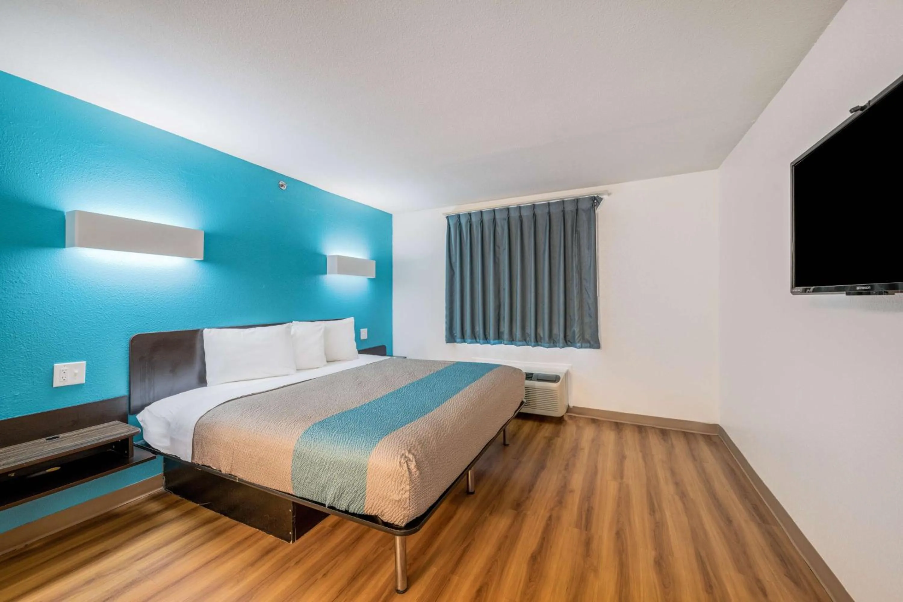 Photo of the whole room, Bed in Motel 6-Decatur, TX