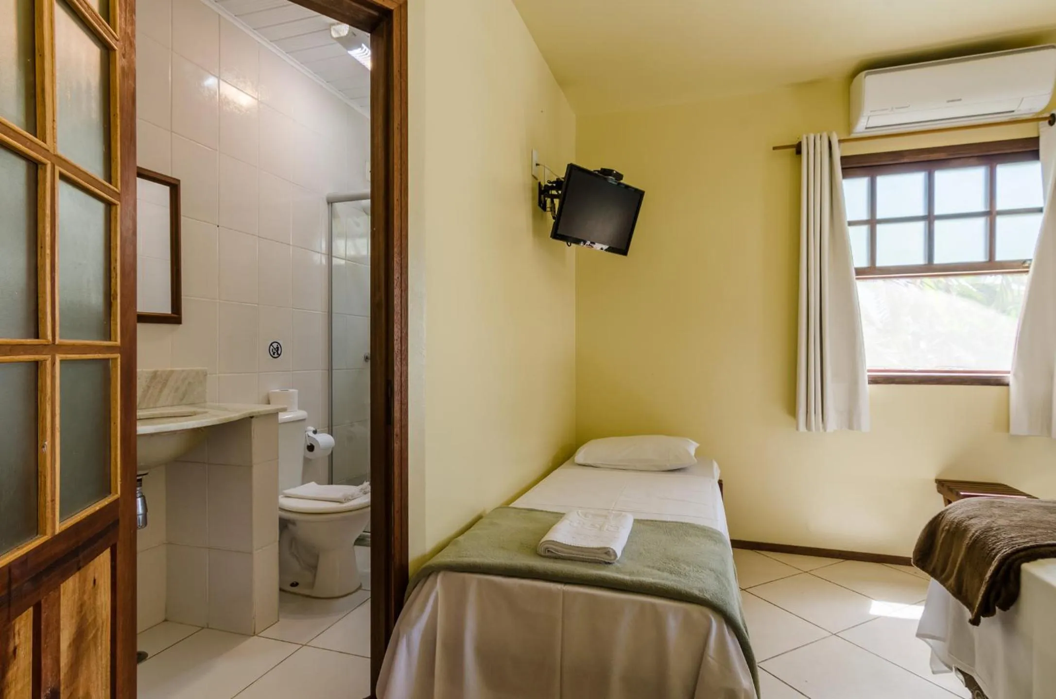 Bathroom, Bed in HOTELARE Hotel Brunello