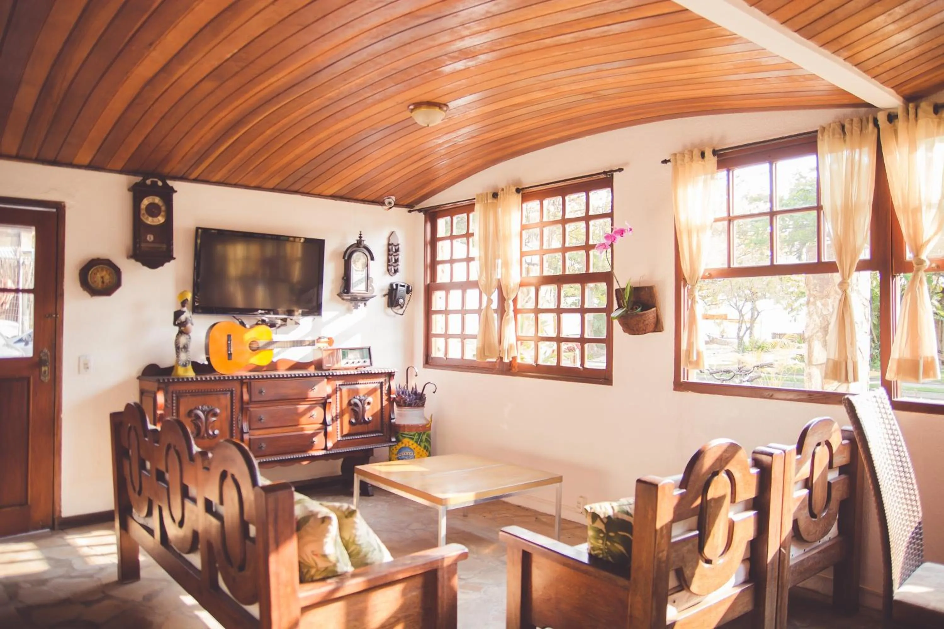 Communal lounge/ TV room in HOTELARE Hotel Brunello