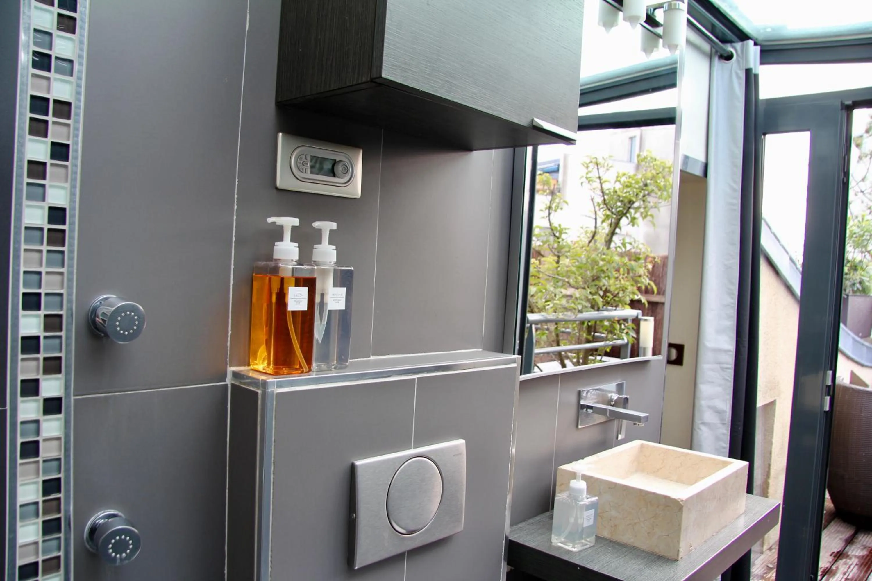 Shower in Maison Lavaud