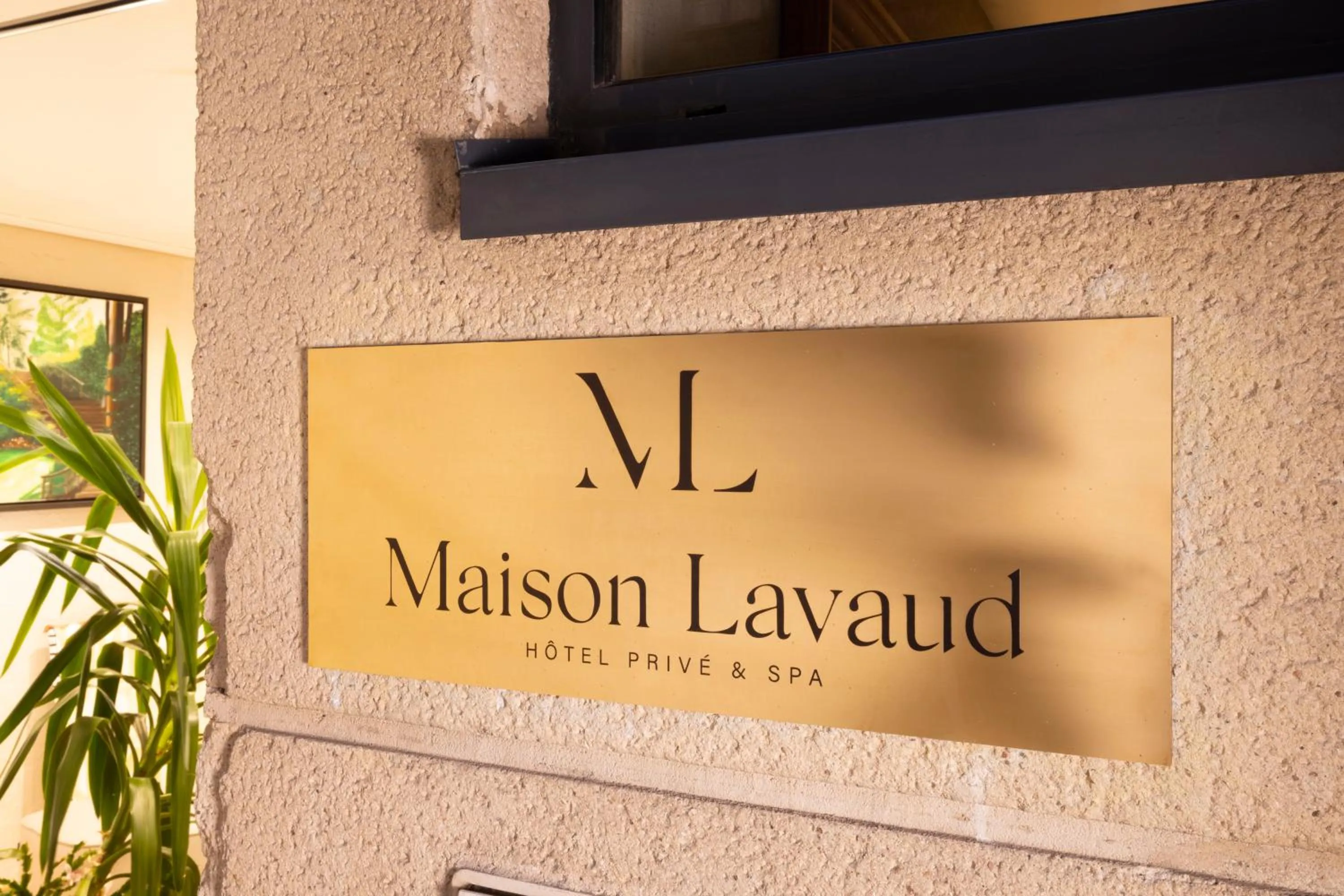 Logo/Certificate/Sign in Maison Lavaud