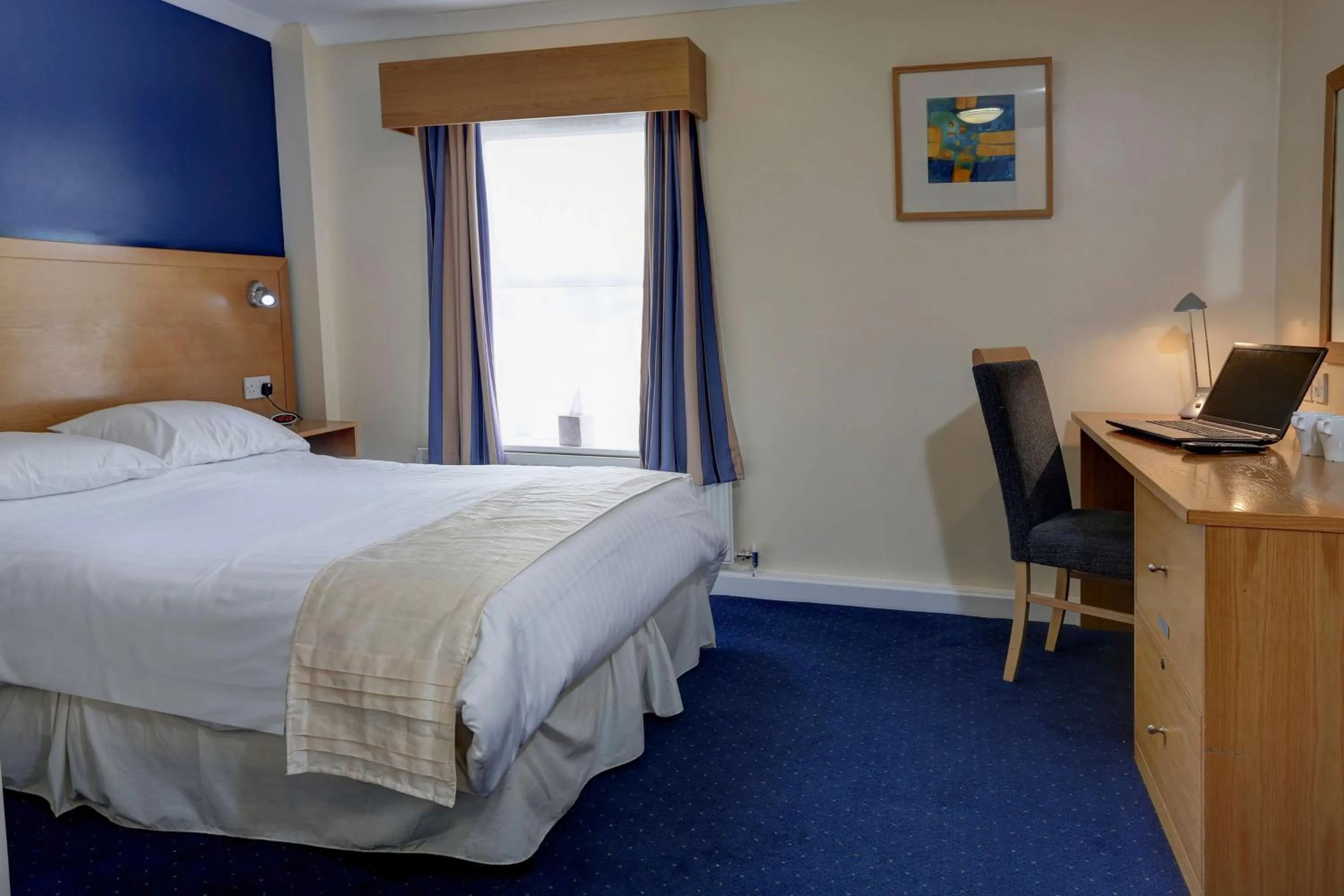 Photo of the whole room, Bed in Burn Hall Hotel