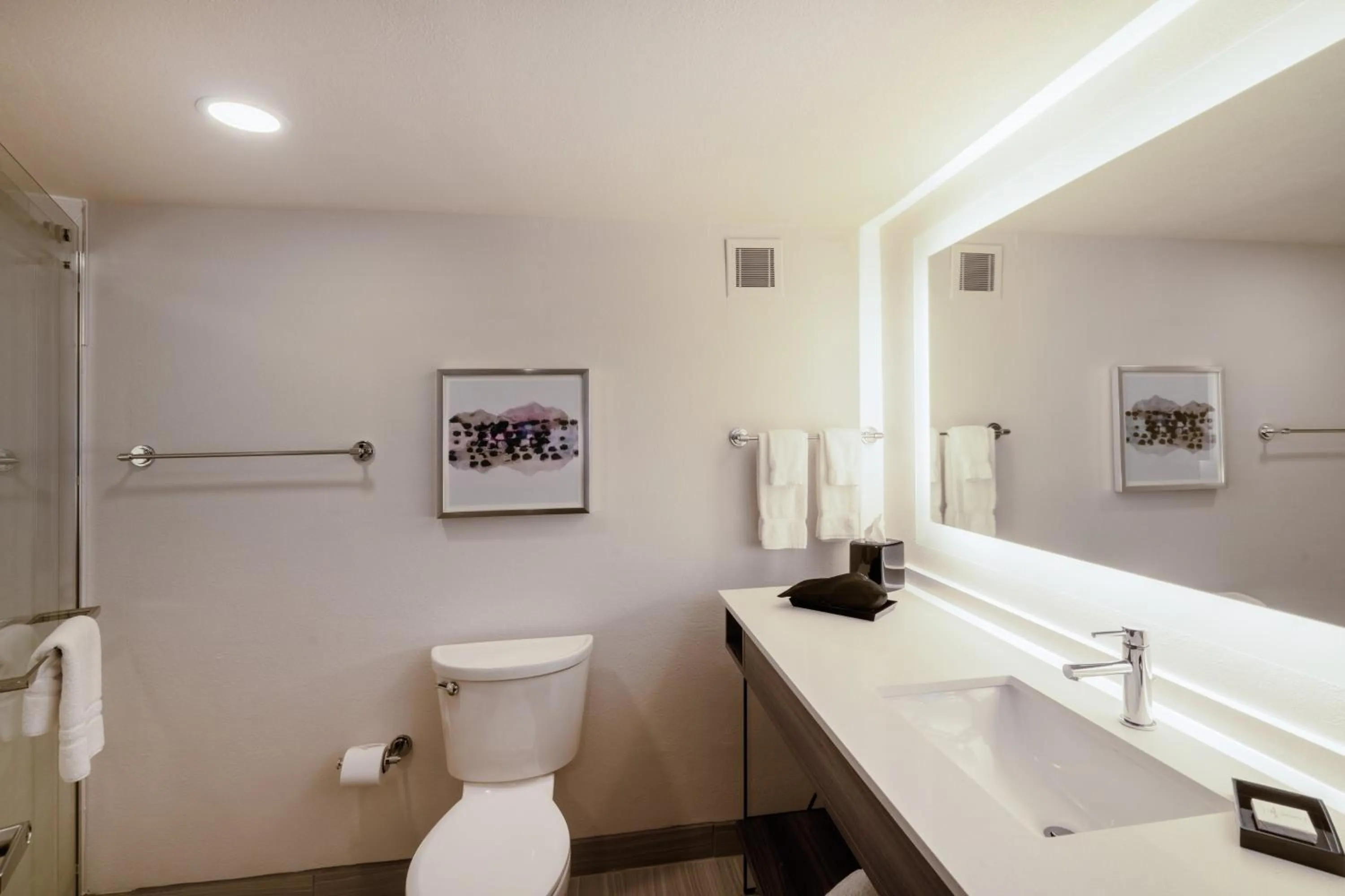 Photo of the whole room in Crowne Plaza Atlanta NE - Norcross by IHG