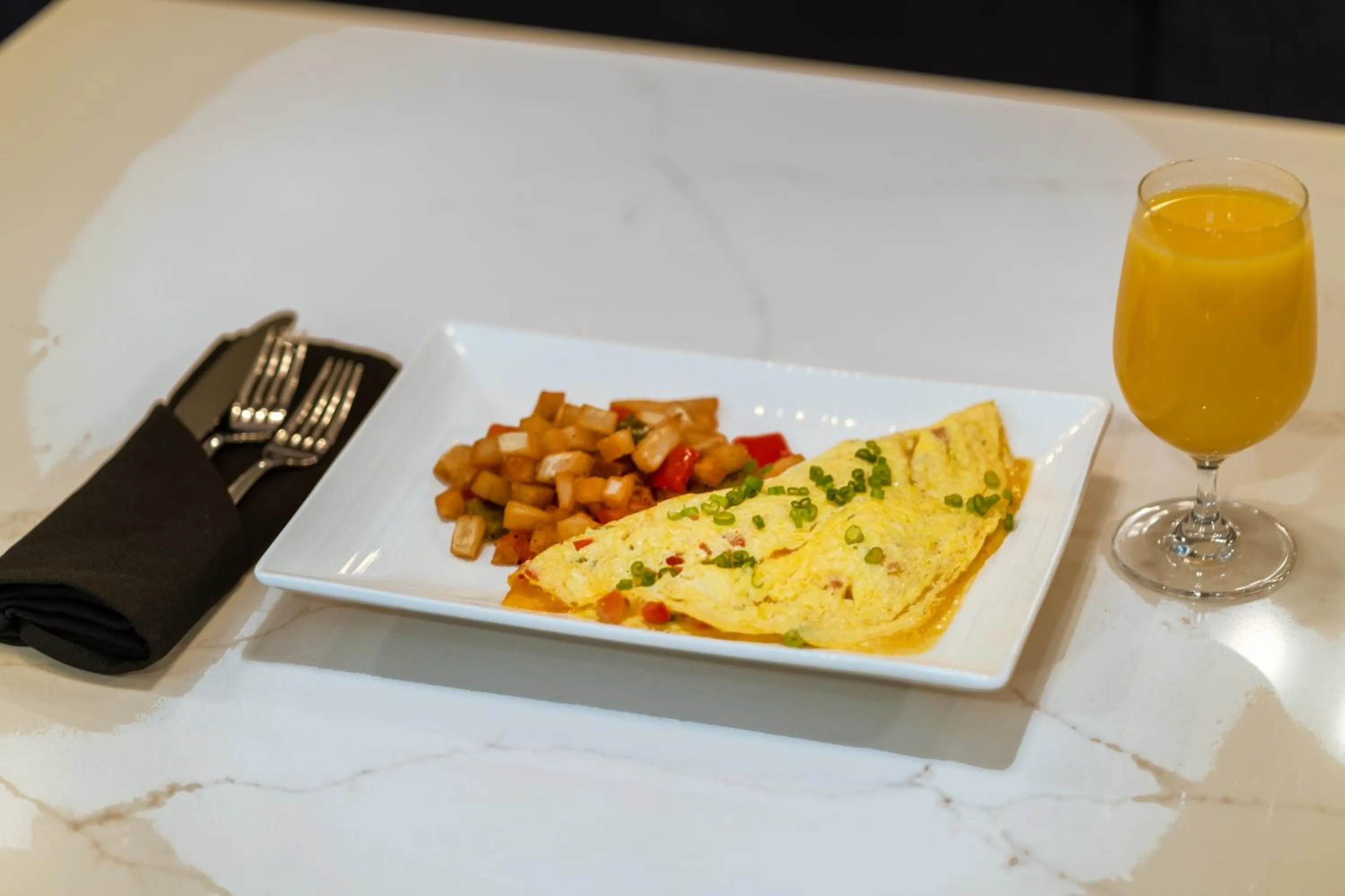 Restaurant/places to eat in Crowne Plaza Atlanta NE - Norcross by IHG