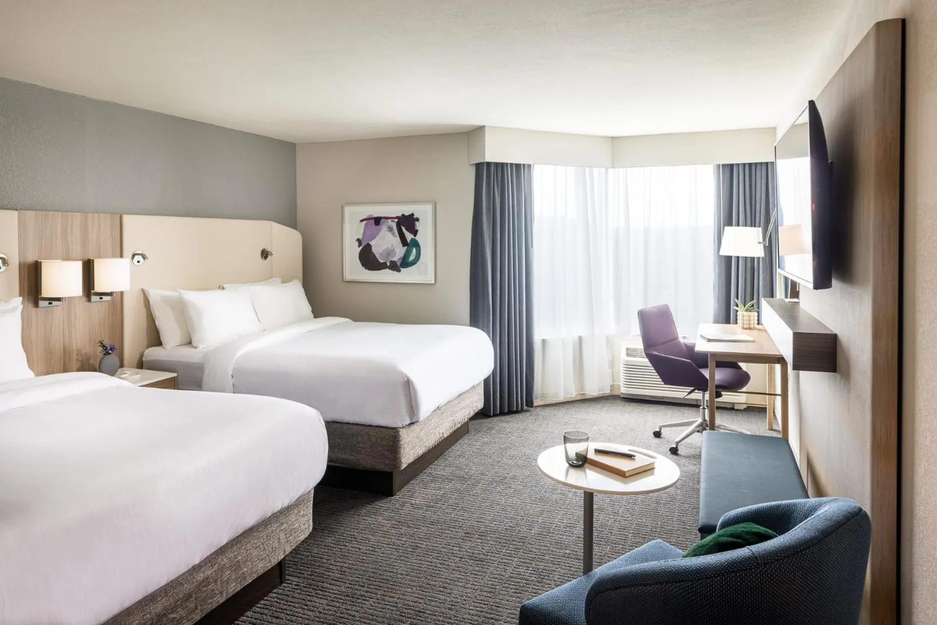 Guests, Bed in Crowne Plaza Atlanta NE - Norcross by IHG