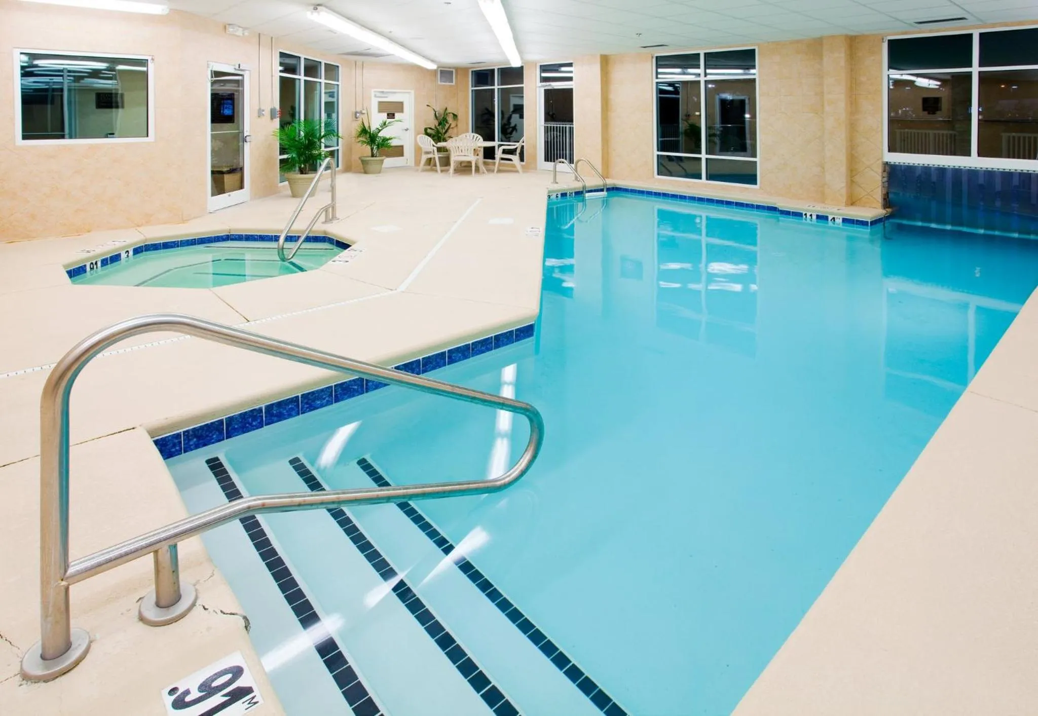 Swimming pool in Holiday Inn Express & Suites Asheville Downtown by IHG