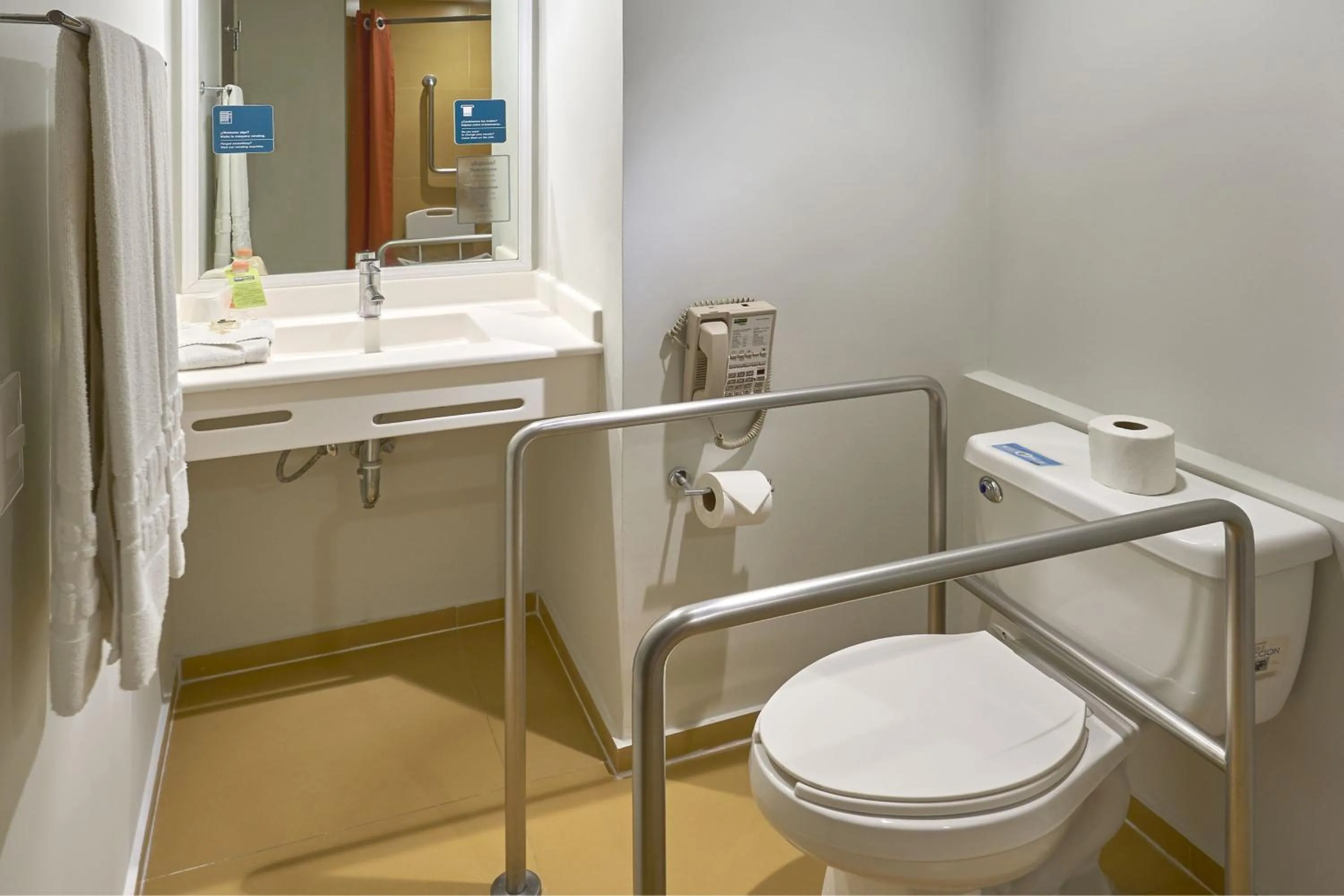 Bathroom in City Express Junior by Marriott Guadalajara Periferico Sur