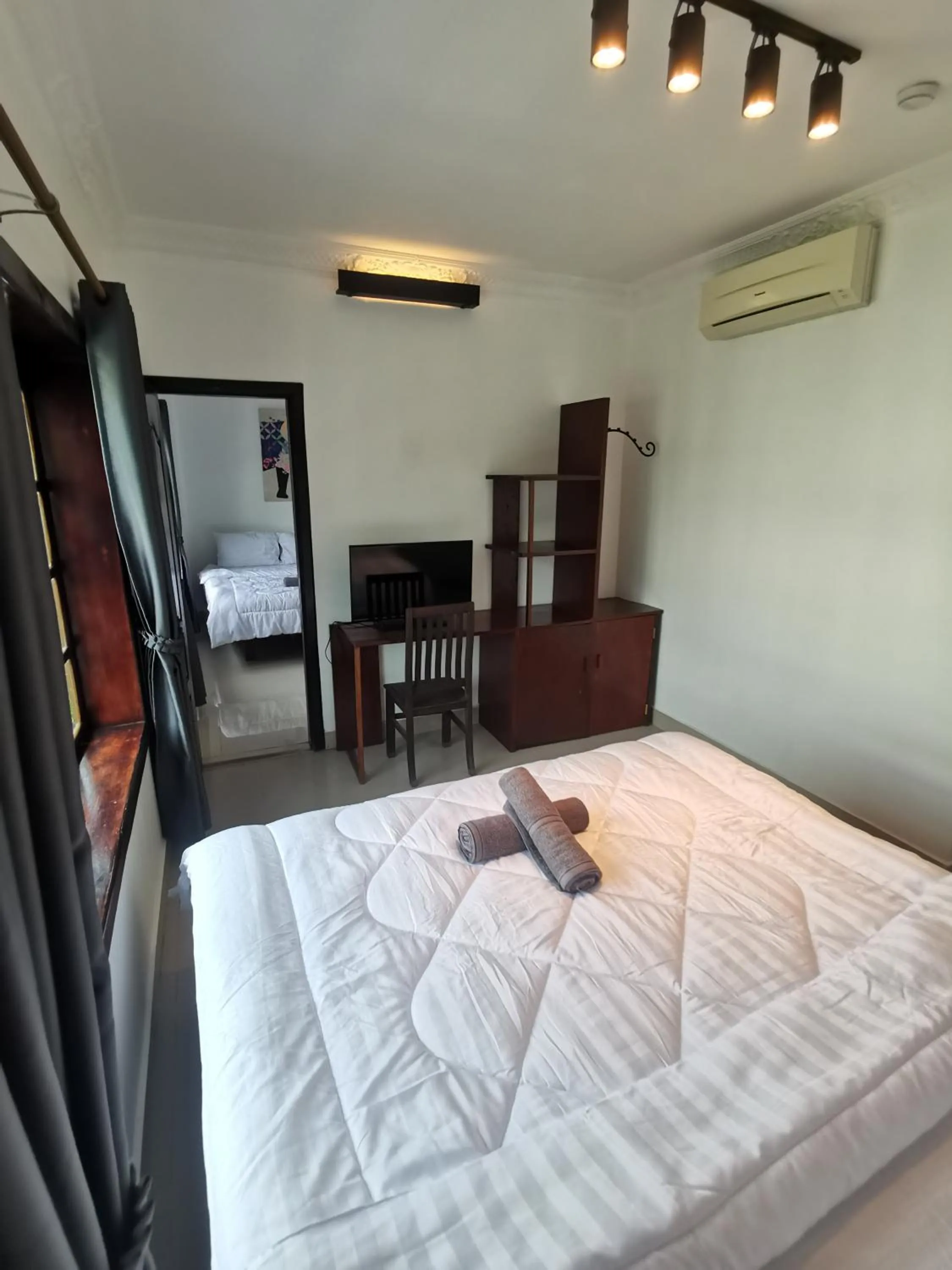 Bedroom, Bed in Mad Monkey Hostel Siem Reap