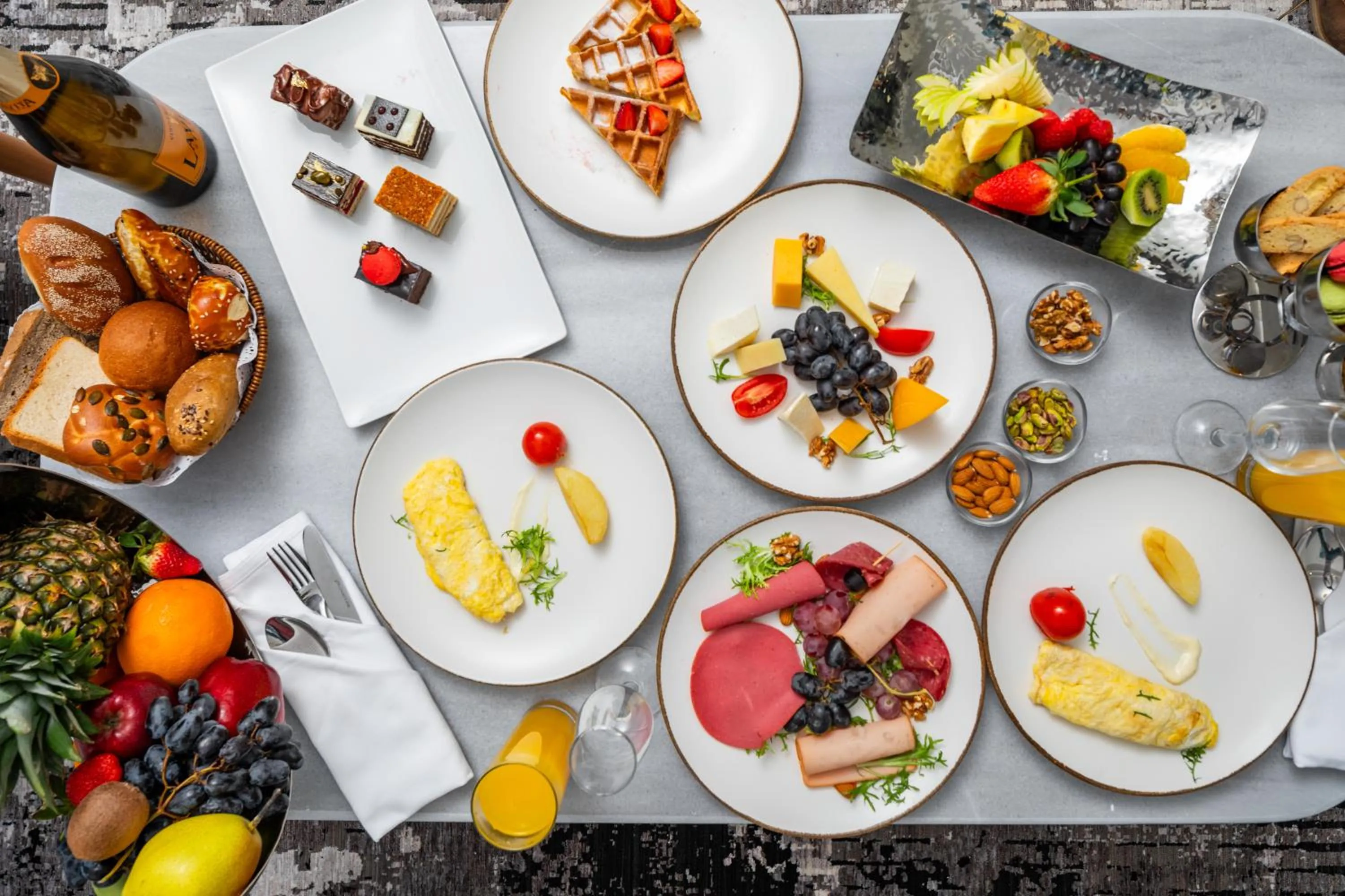 Food in Pickalbatros Hôtel Du Golf - Adults Friendly 16 Years Plus- All-Inclusive