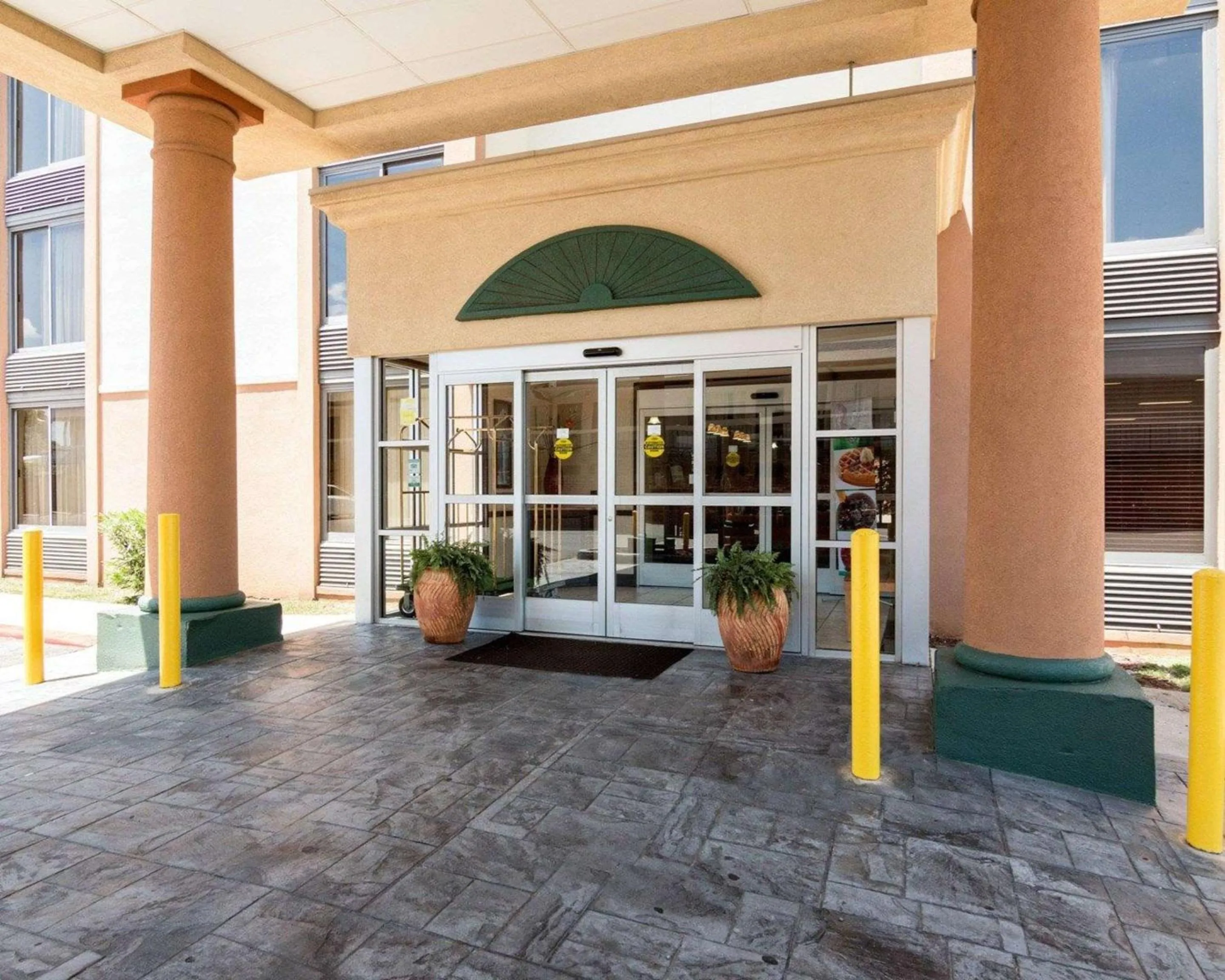 Property building in Quality Inn Shreveport Airport