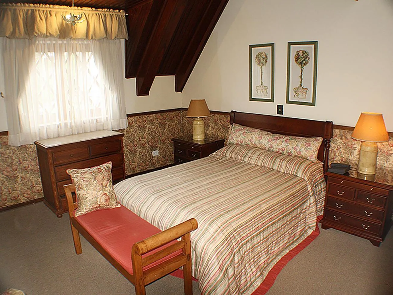 Bed in Center Suiço Flats