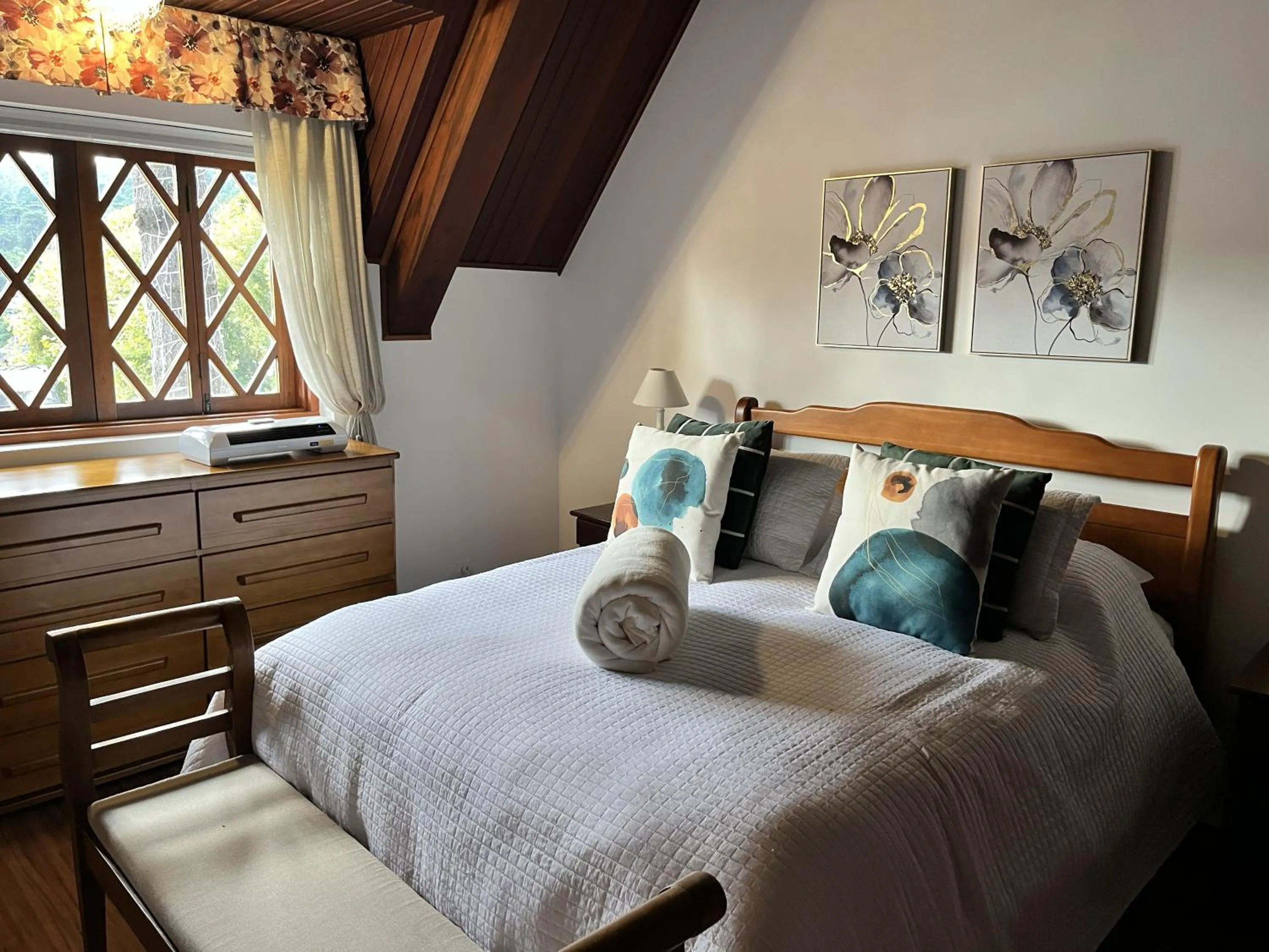 Bed in Center Suiço Flats