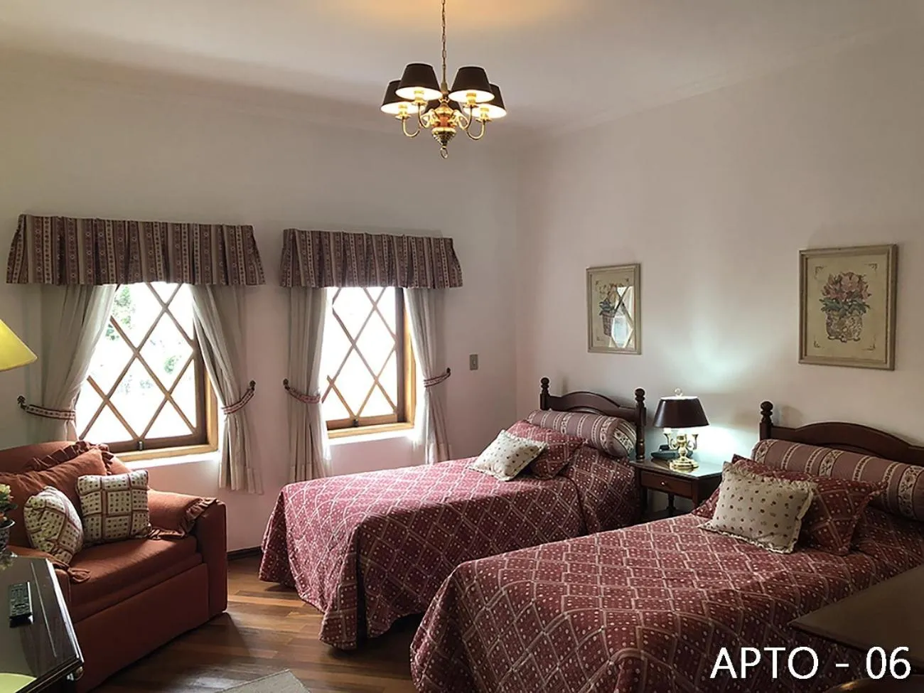 Bed in Center Suiço Flats