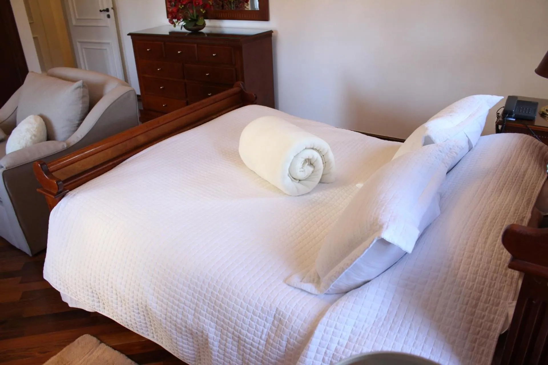 Bed in Center Suiço Flats