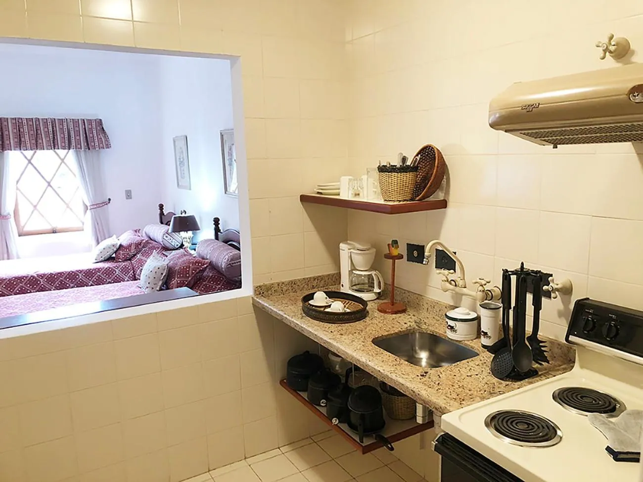 Bed in Center Suiço Flats