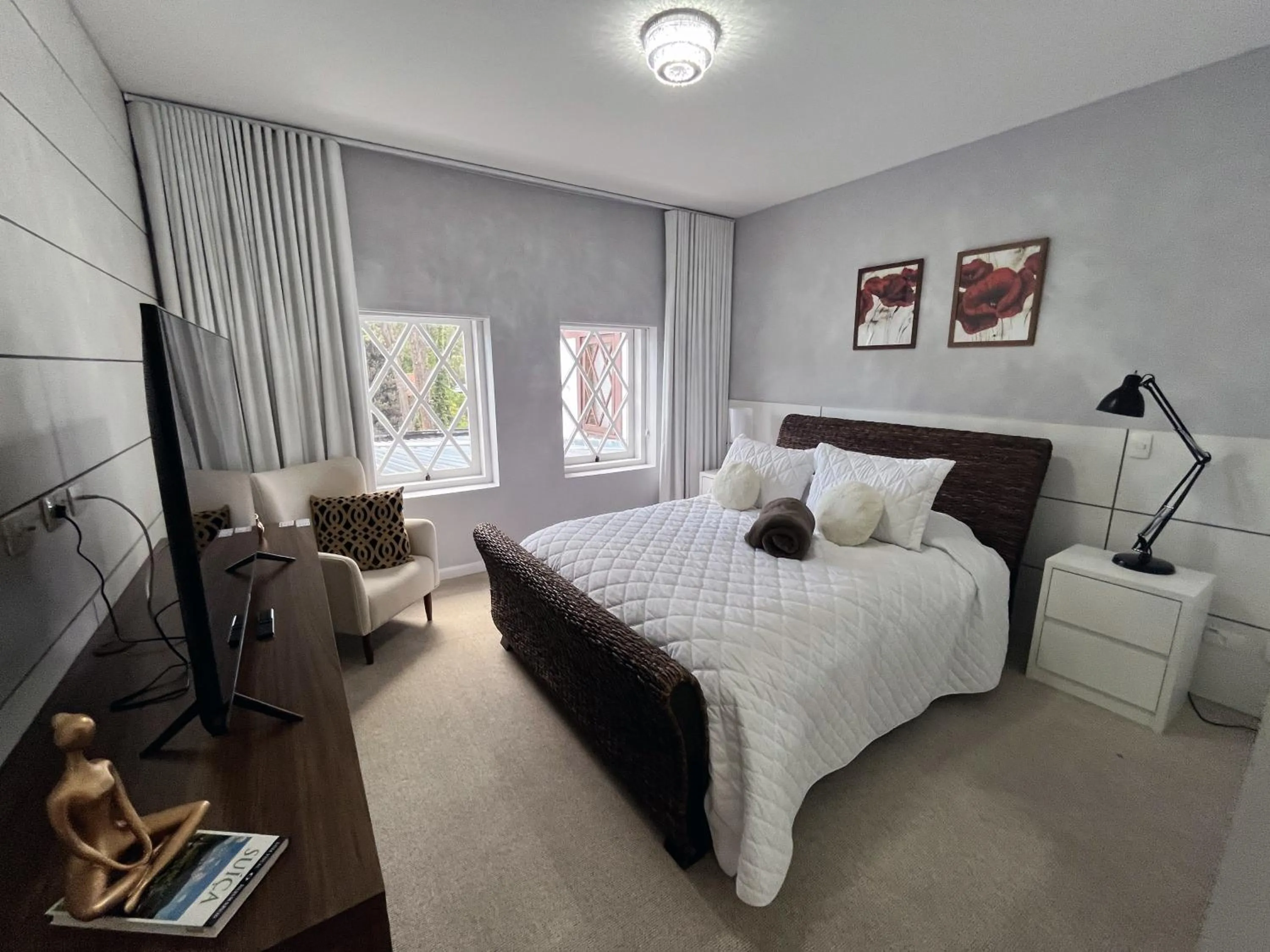 Bed in Center Suiço Flats