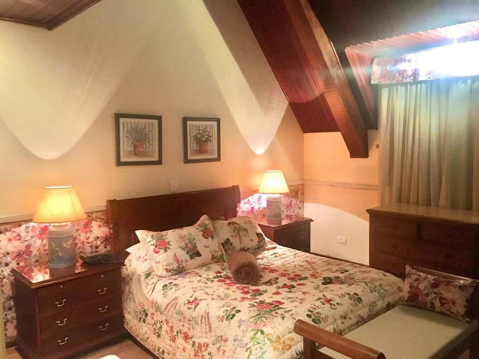 Bed in Center Suiço Flats